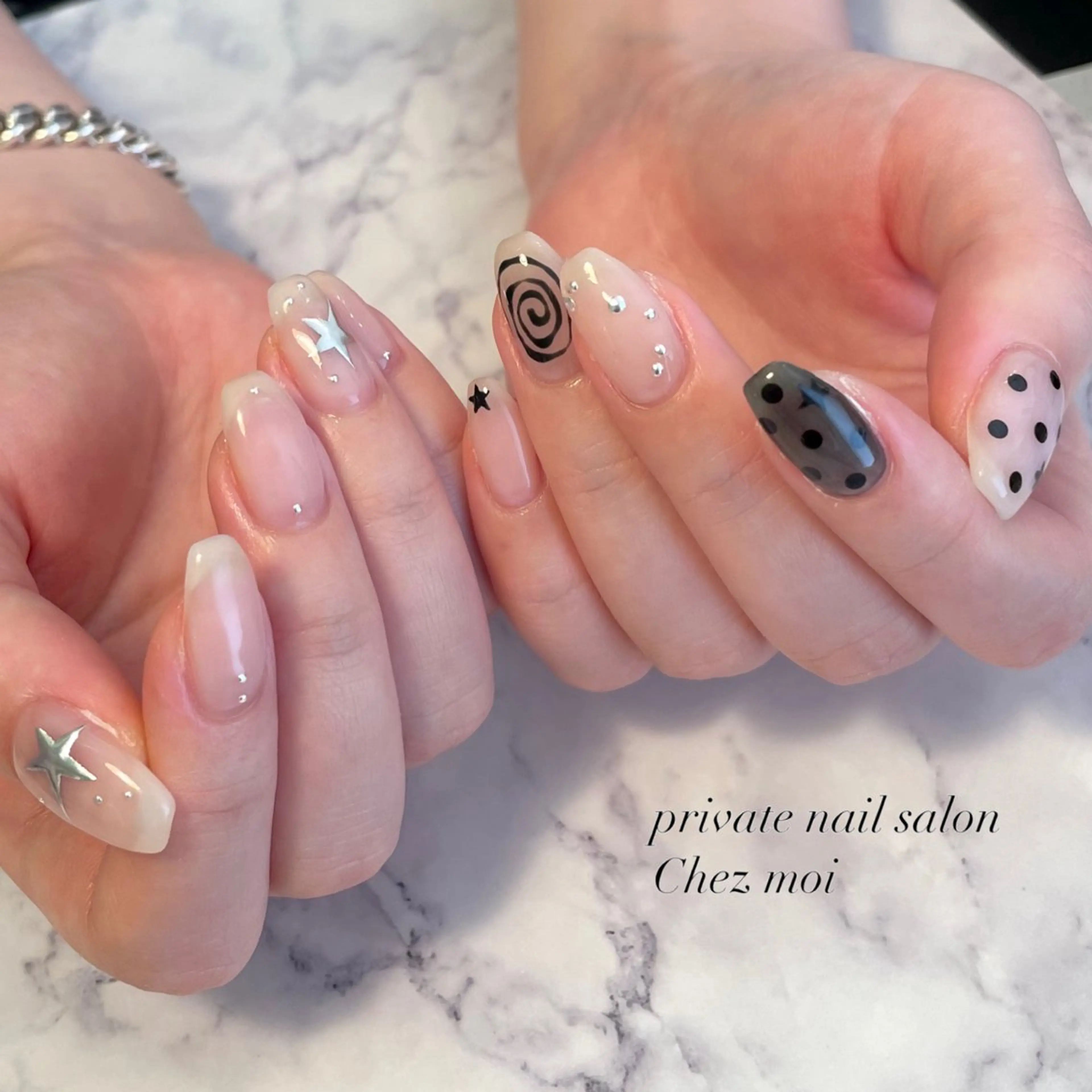 ネイル KOMINE TOMOKOのネイルデザイン