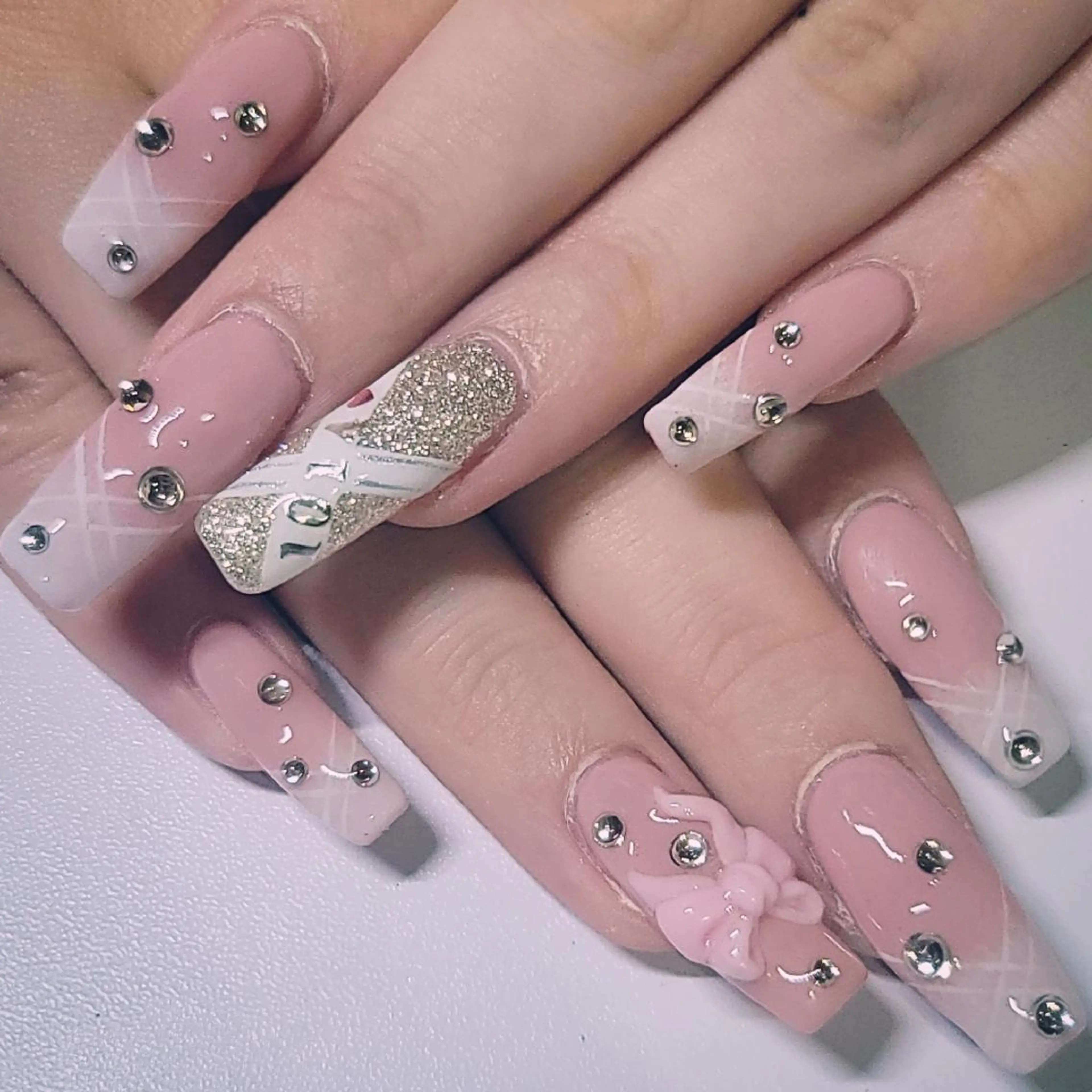 ネイル アートネイル ガーリー レース ワンカラーネイル ピンク ハンドネイル よしだ ひろきのネイルデザイン