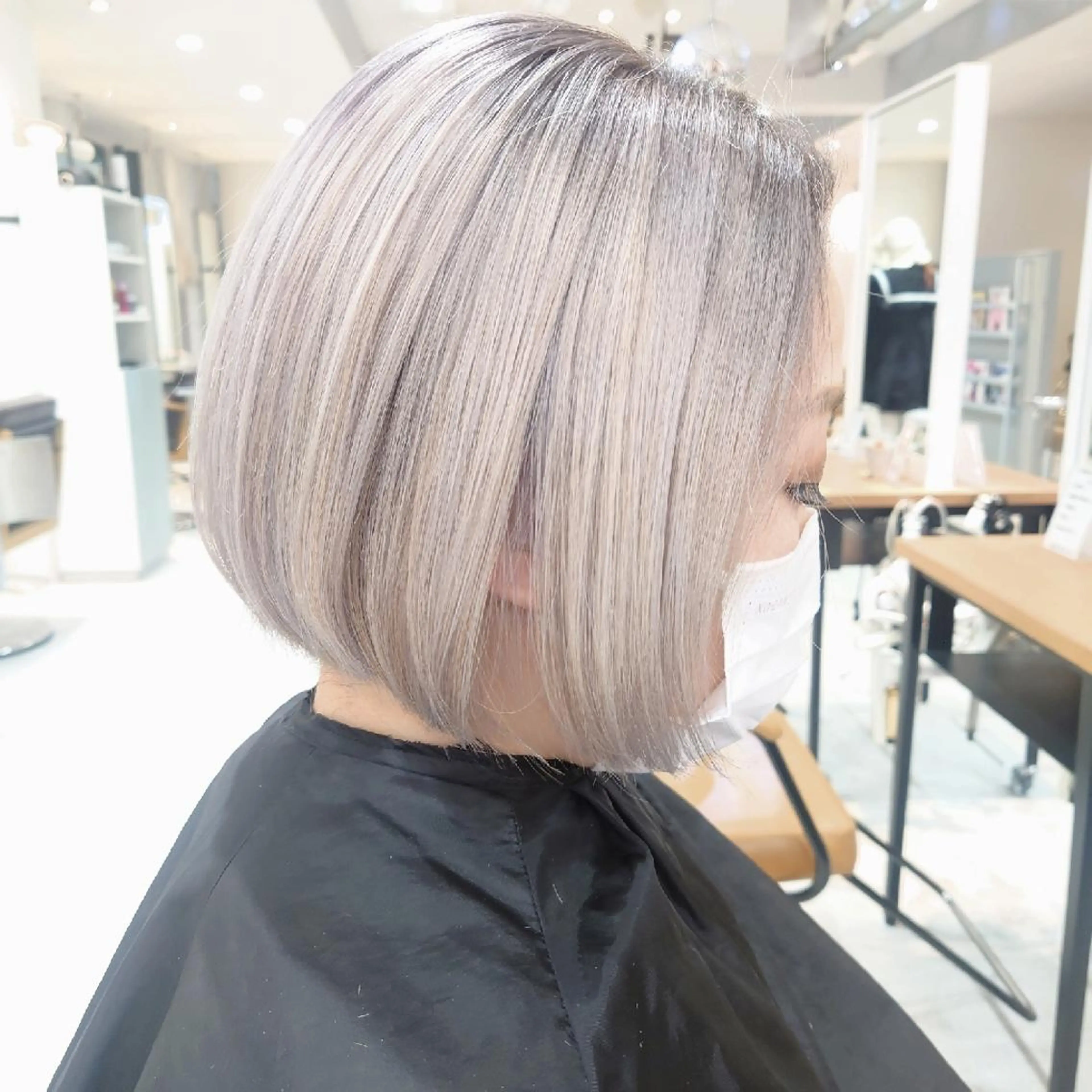 ショート カラー ベージュカラー ブリーチ ホワイトベージュ 艶髪✨ブリーチ職人 井手正康のヘアスタイル