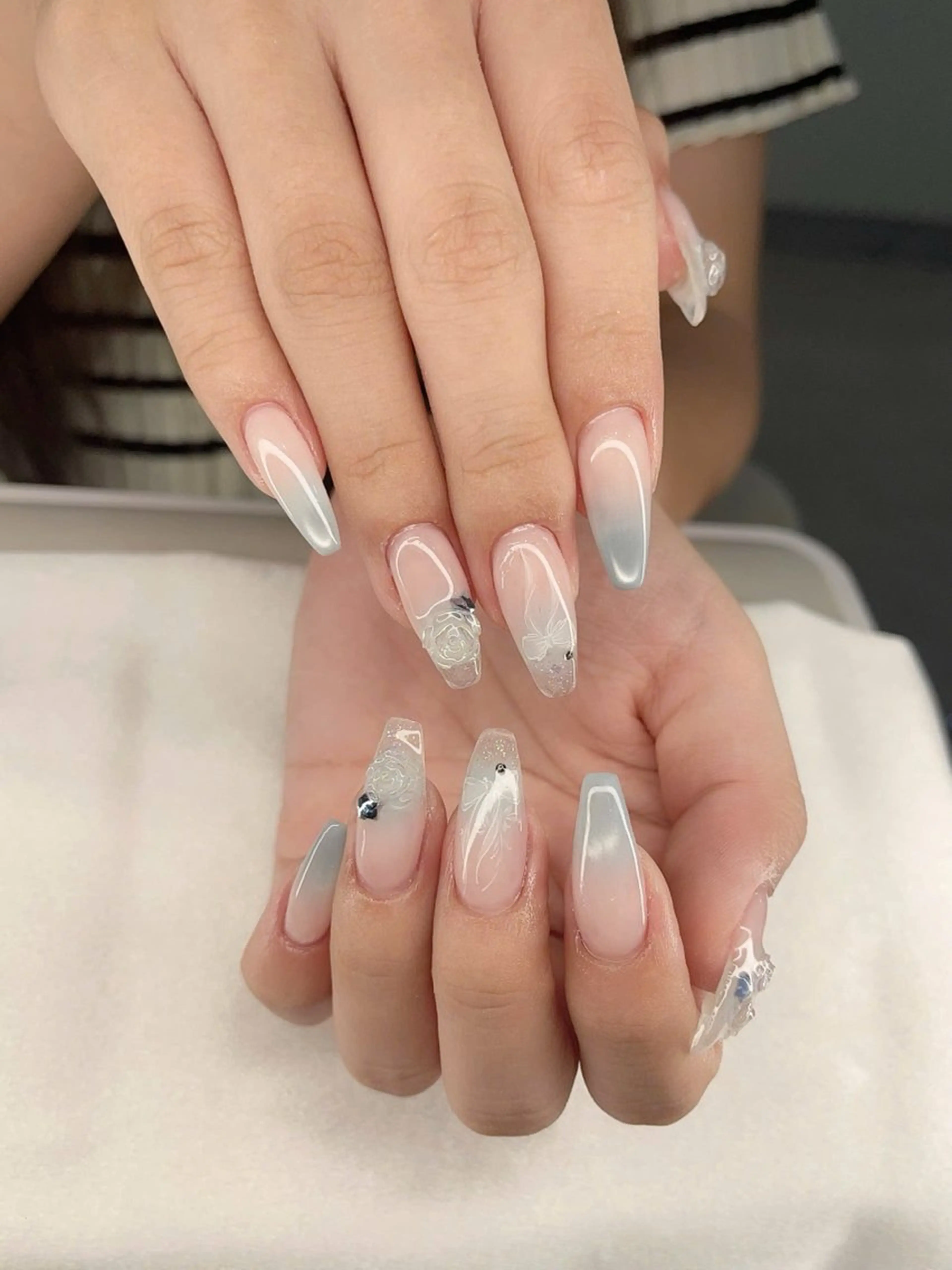 ネイル アニマル柄 オーロラネイル チークネイル フラッシュネイル ジェルネイル Lyna 池袋のネイルデザイン