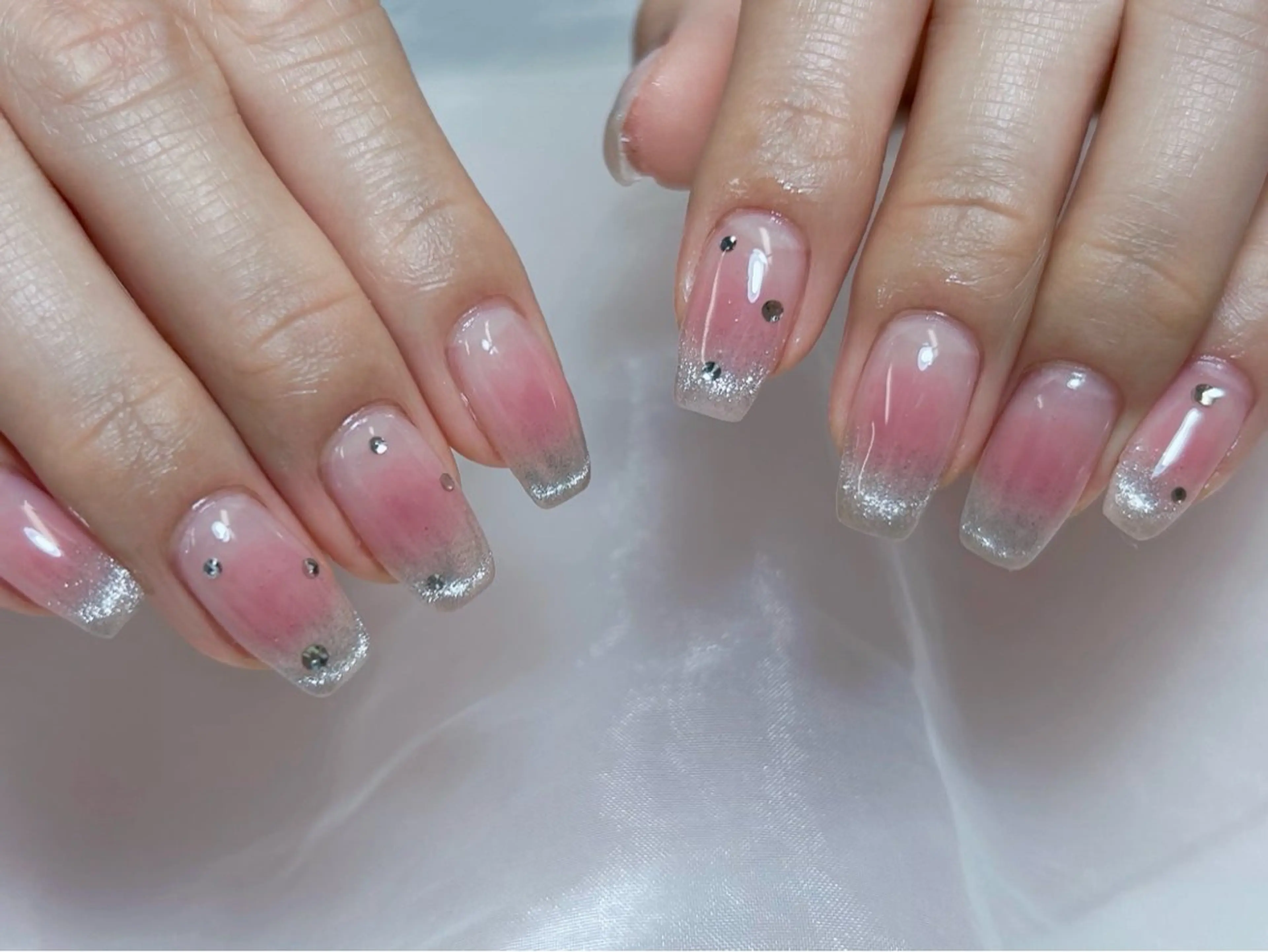 ネイル チークネイル フレンチネイル キラキラネイル マグネットネイル マグネットフレンチ ハンドネイル peTiT chikaneのマツエク・マツパデザイン