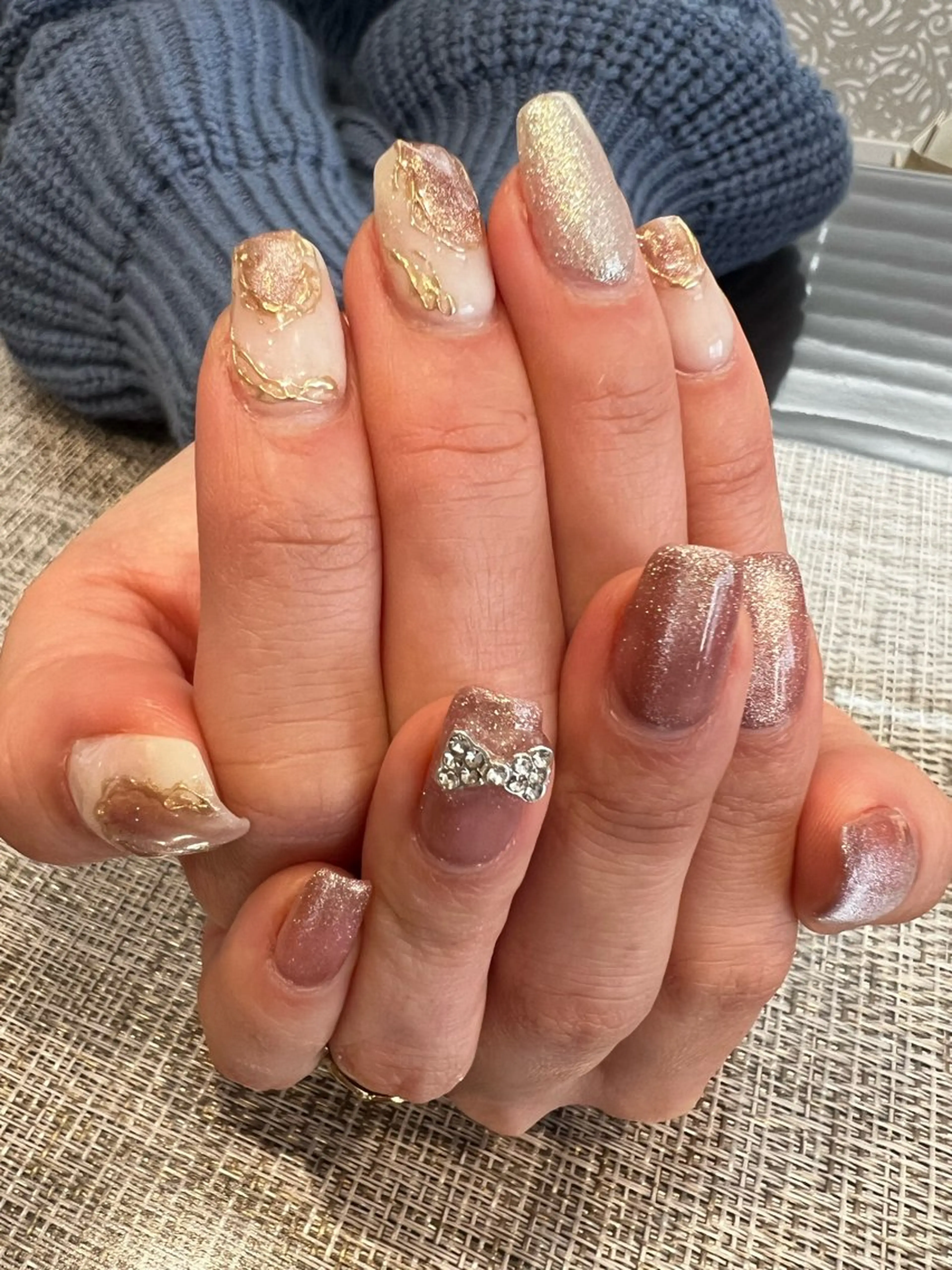 ハンドネイル Luminous ⭐︎のネイルデザイン