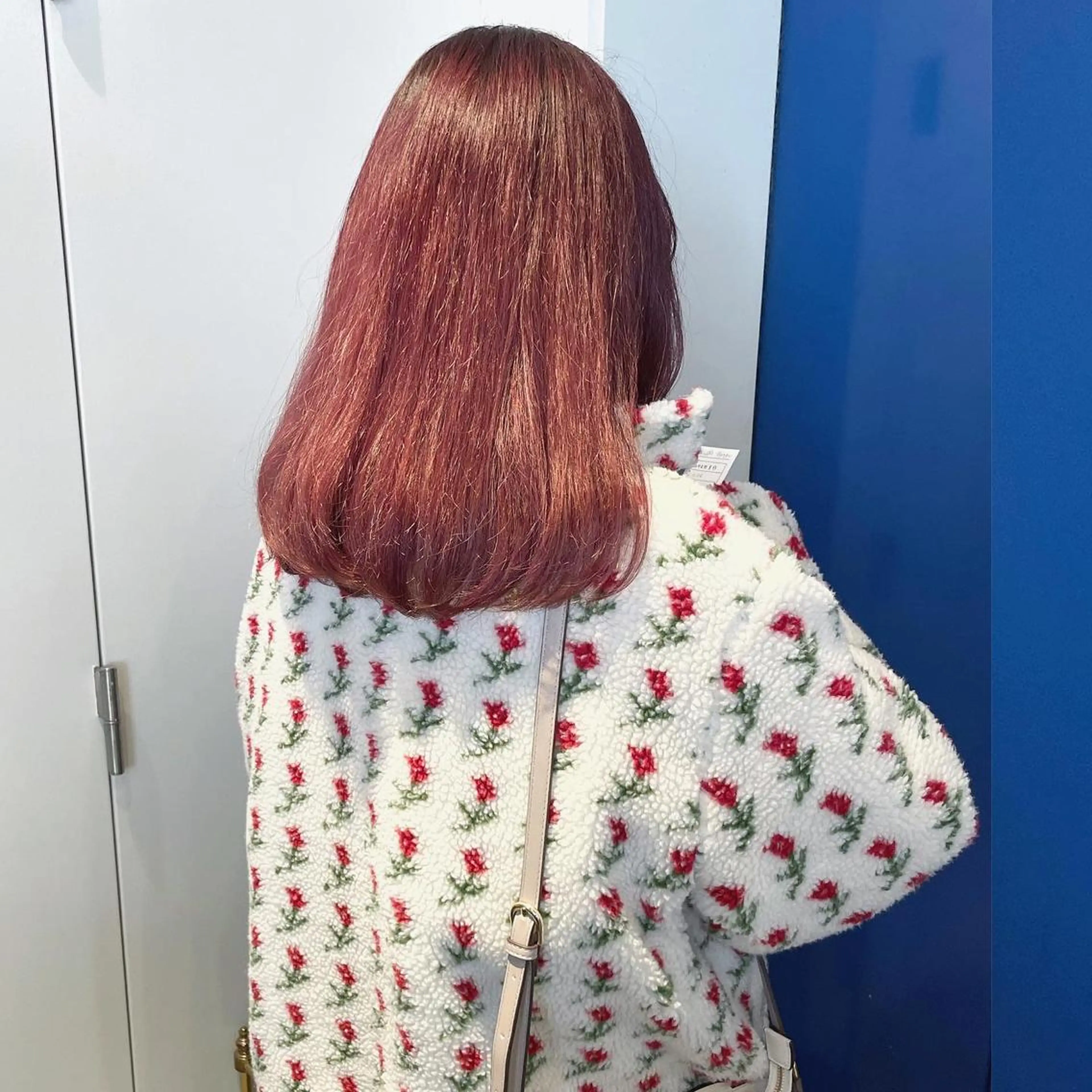 ミディアム カラー ブリーチ レッドカラー ヘアカラー トリートメント MIOベージュカラー 柔らかいカラーのヘアスタイル