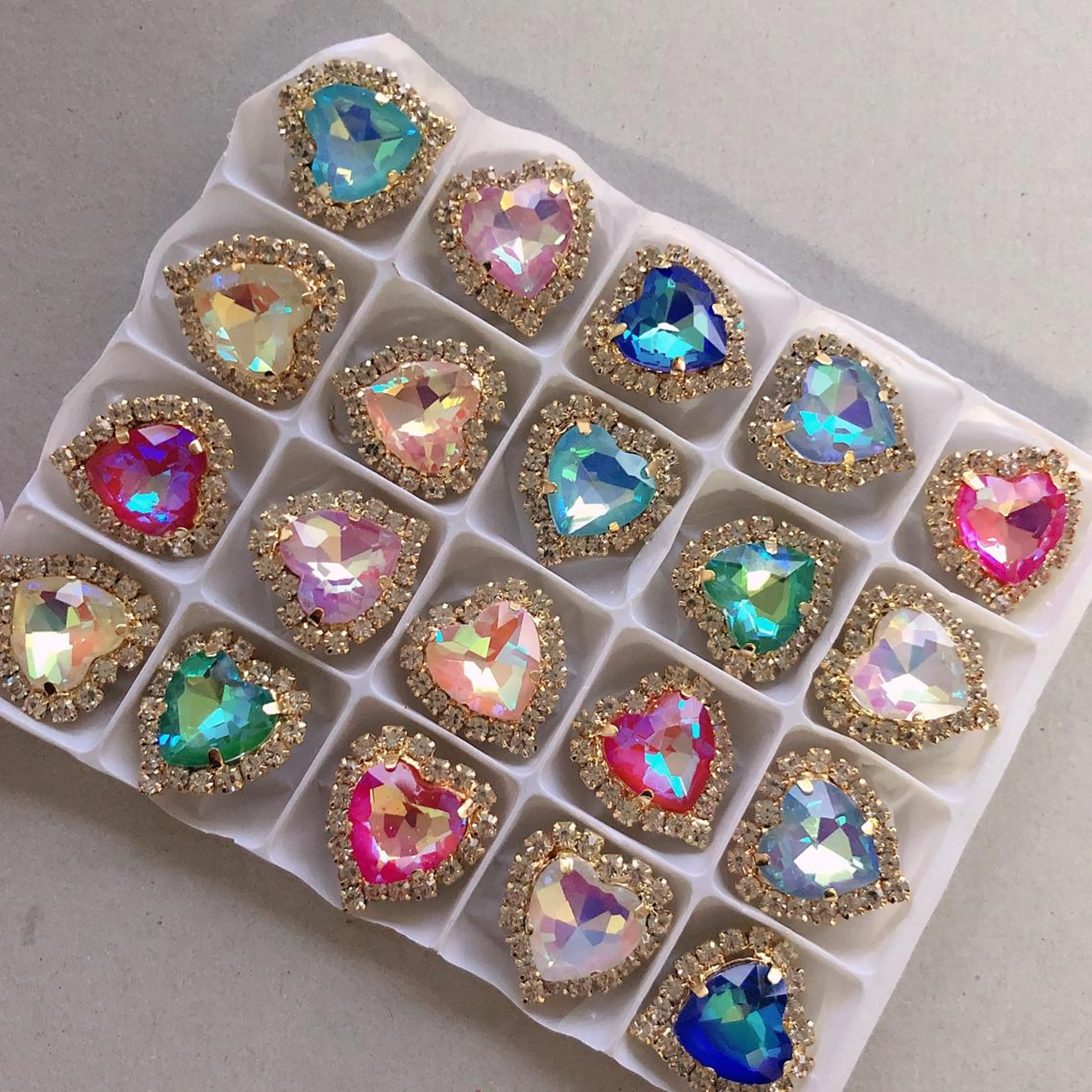 ネイル ハート ストーンネイル ナナイチゼロ I.Naoのネイルデザイン