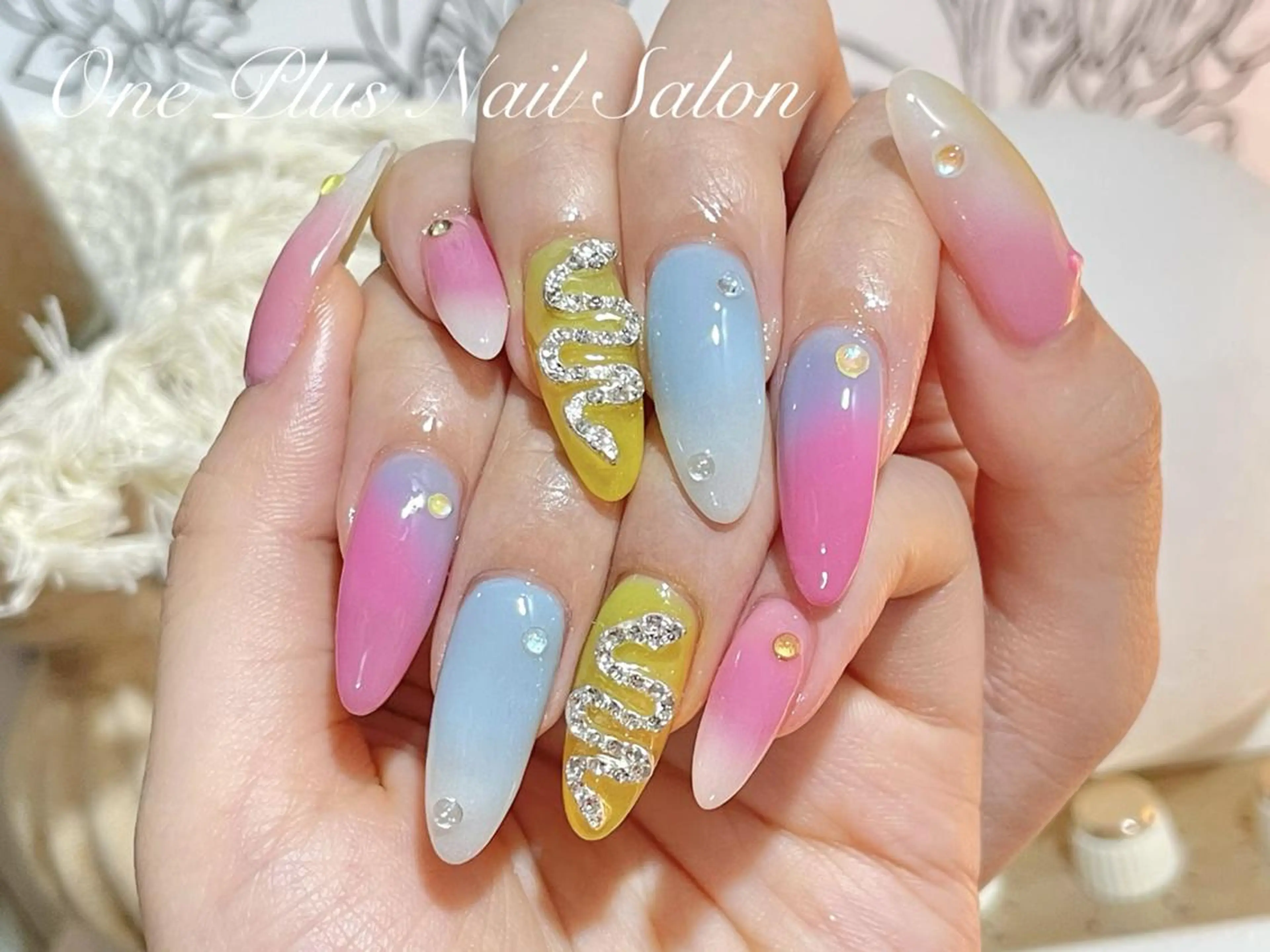 ネイル ジェルネイル キラキラネイル 韓国ネイル ラメ(グリッター) マグネットネイル One plus StudioNailのネイルデザイン