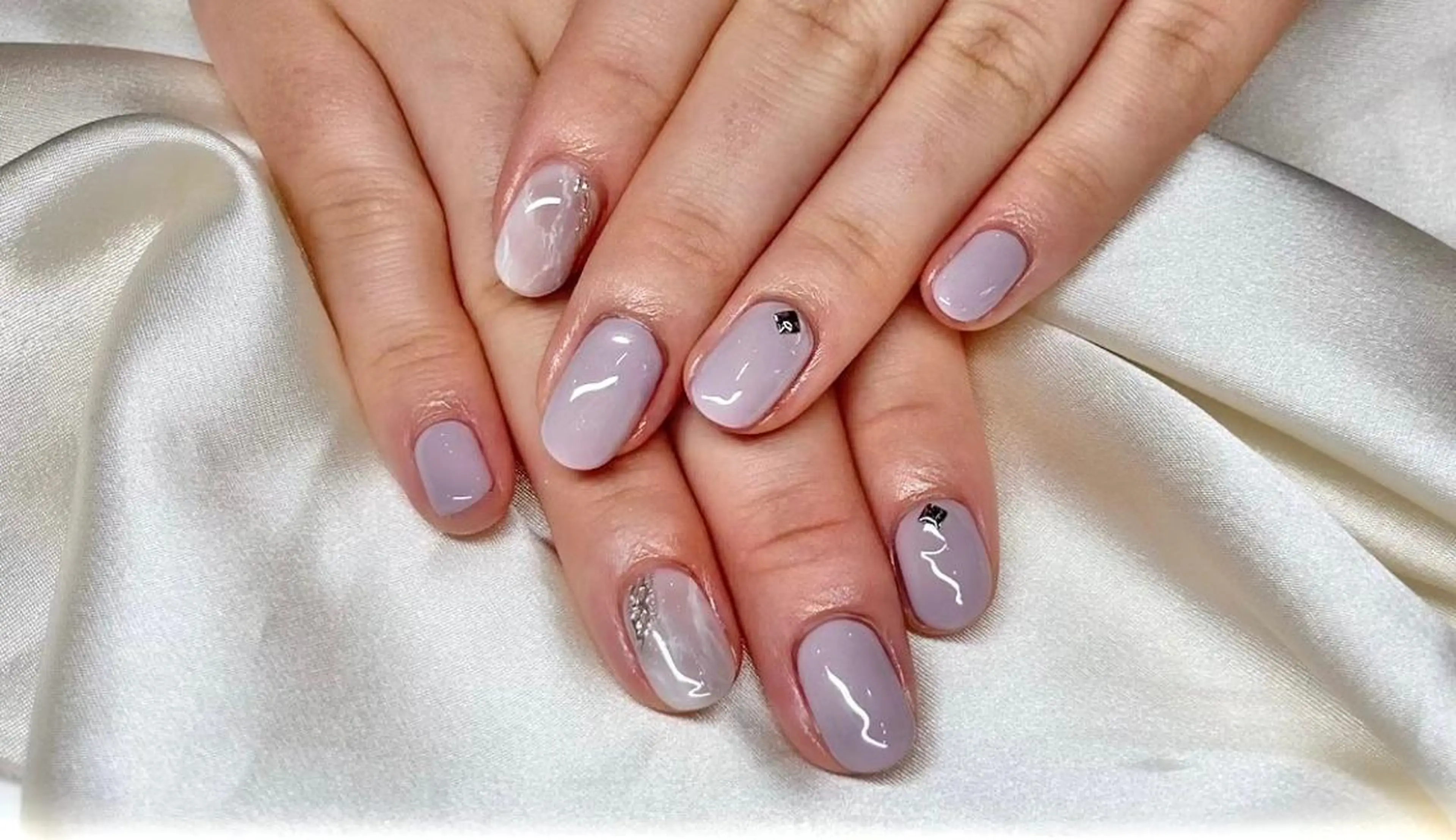 ネイル マツエク・マツパ アイブロウ 韓国風マツエク パリジェンヌラッシュリフト まつげパーマ ワンホンマツエク 長さ出し Nail&eye Belire 新宿のネイルデザイン