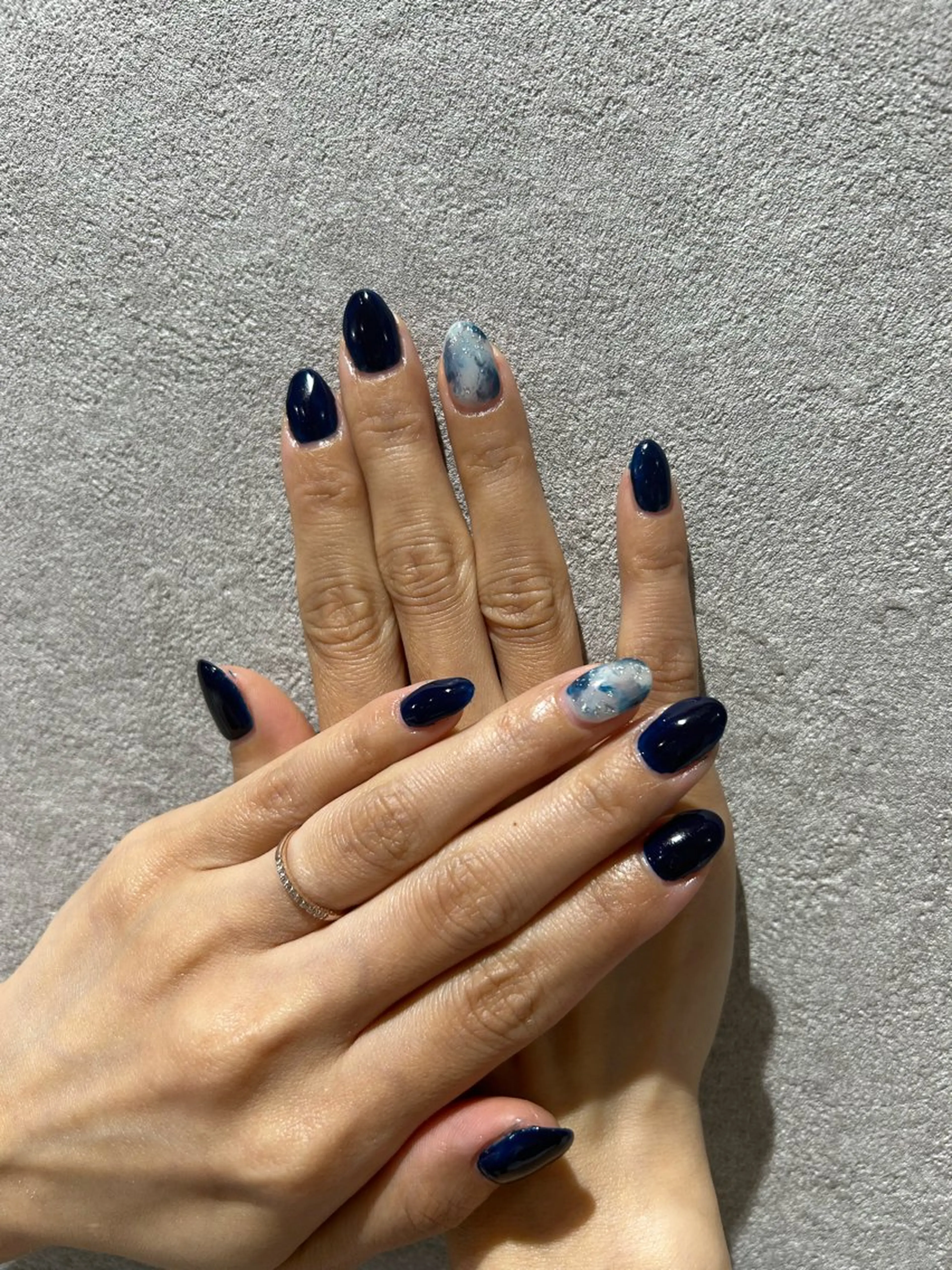 ネイル ネイビー ニュアンスネイル 大山 なつみのネイルデザイン