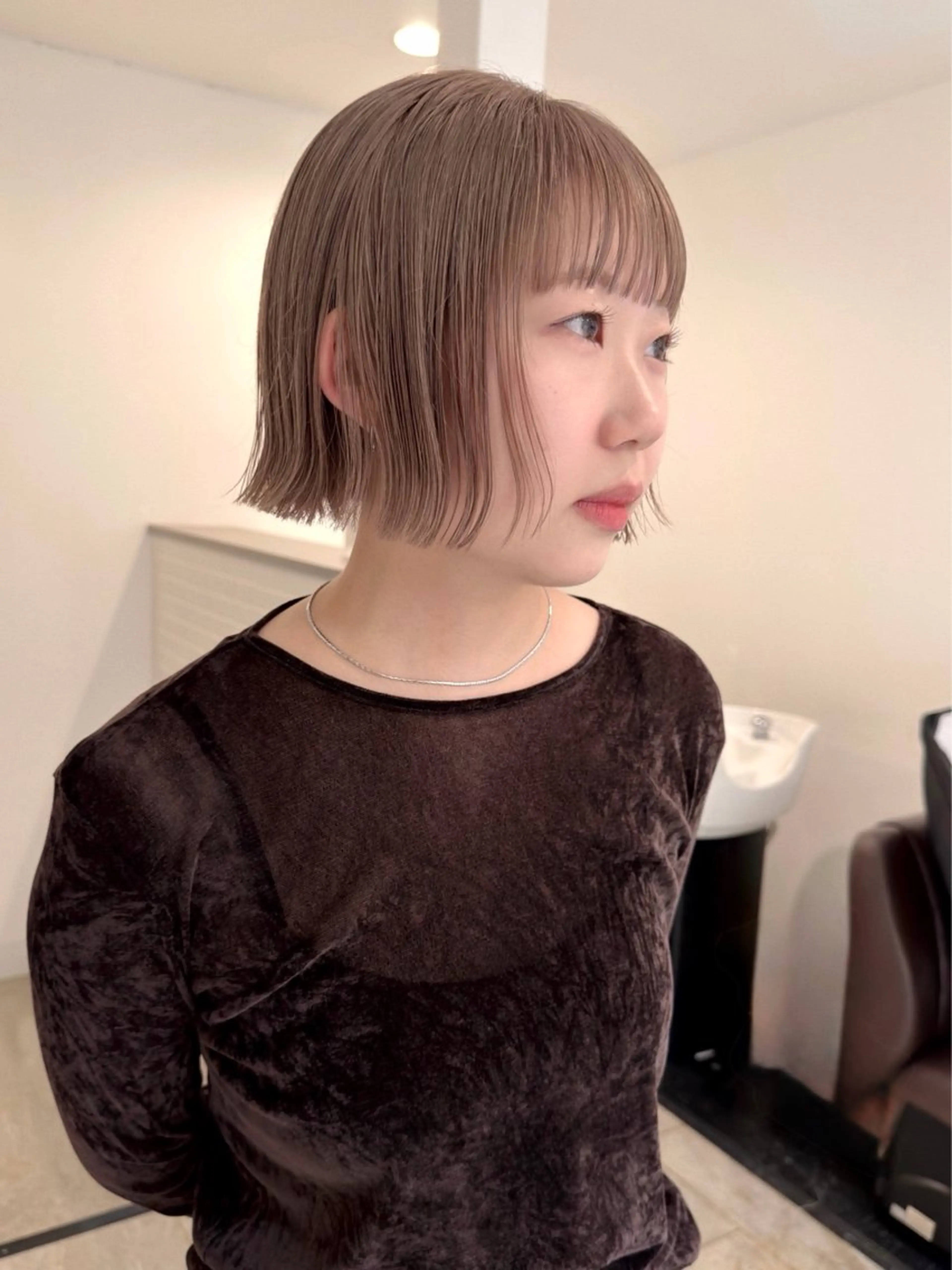 ショート カラー ベージュカラー ミルクティーベージュ カット ヘアカラー トリートメント デザイン/ブリーチ Kaito🐩/栄のヘアスタイル