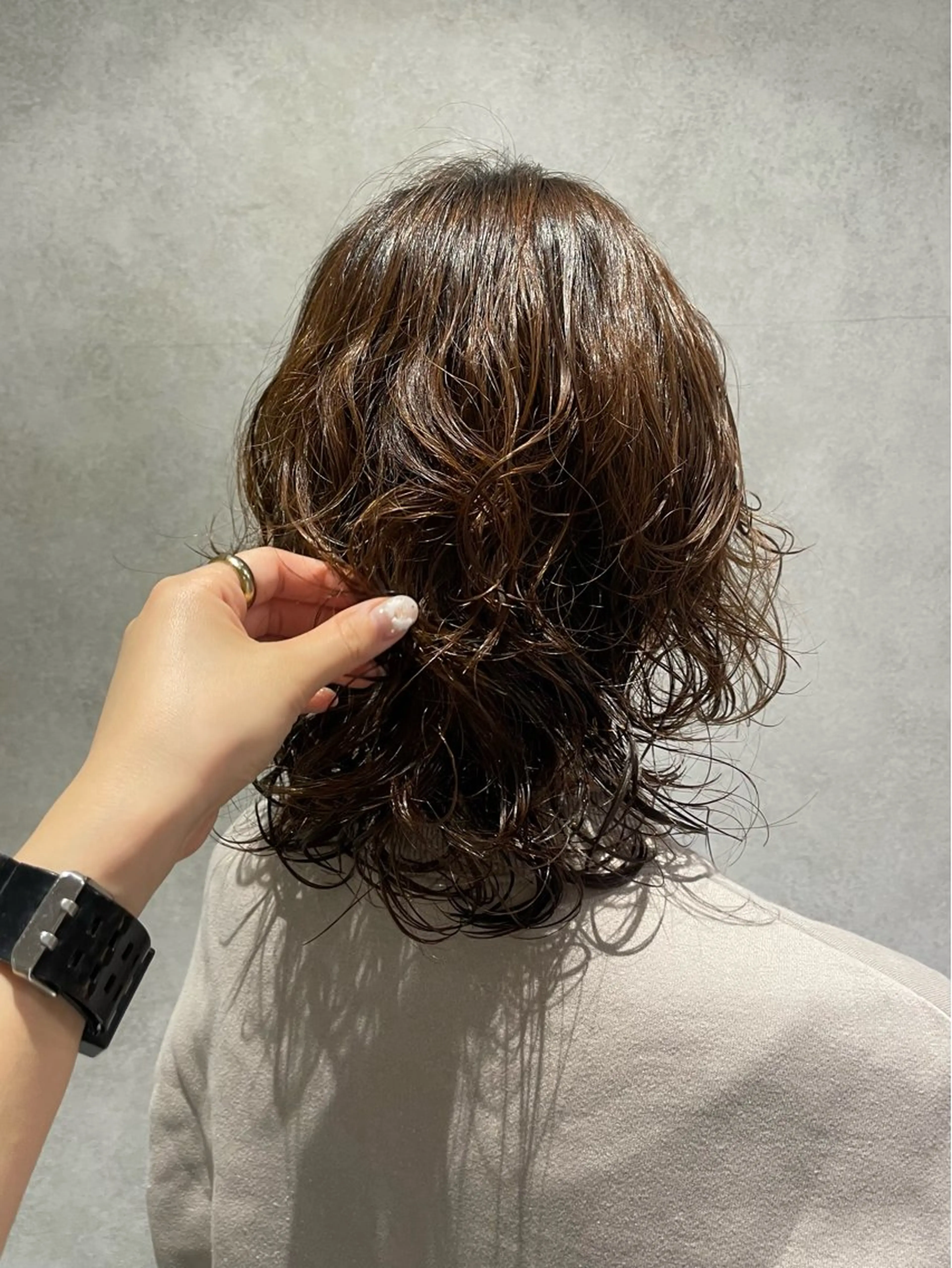 ミディアム パーマ ミディアムパーマ カット パーマ yumemiレイヤー ‎✴︎ 透明感カラーのヘアスタイル