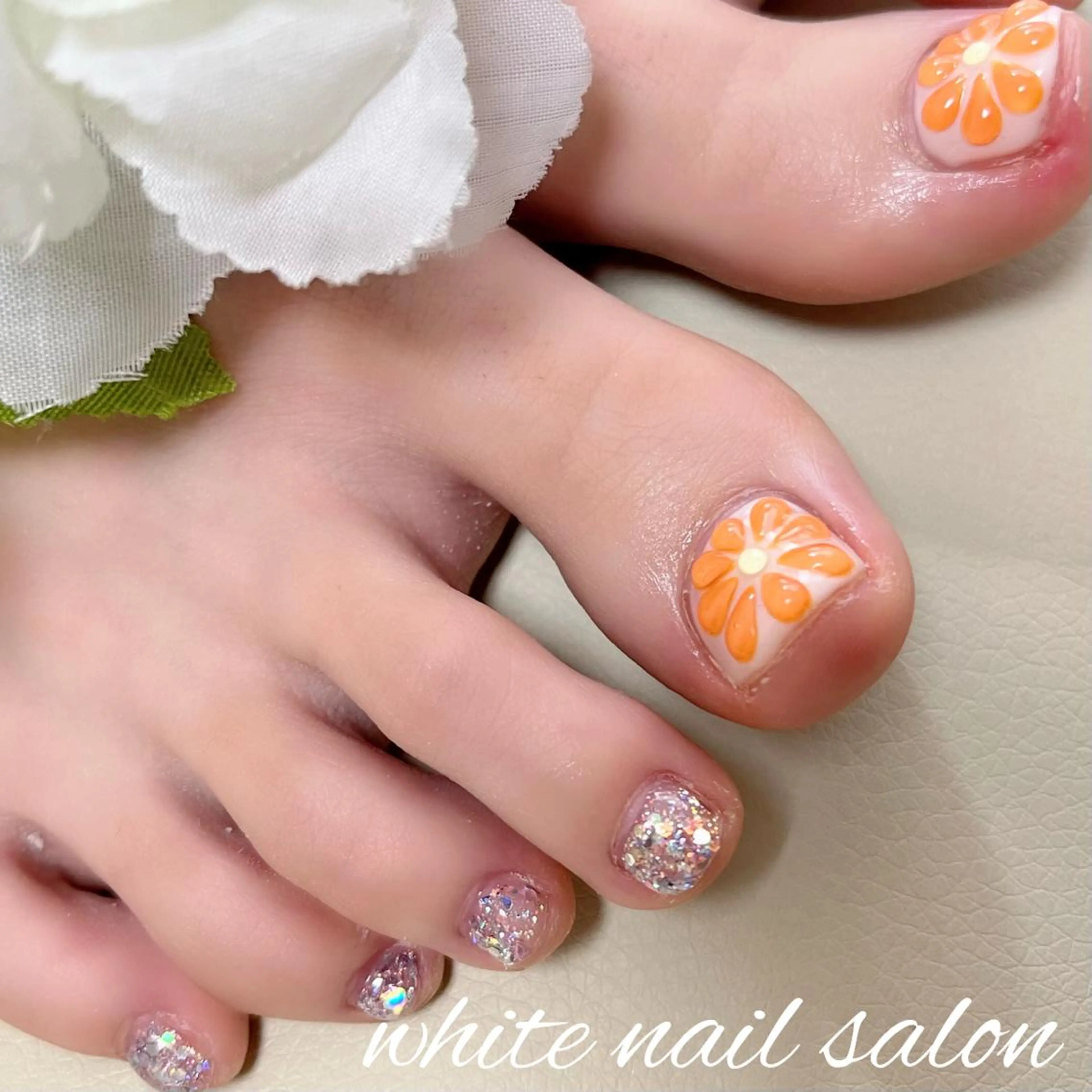 ネイル フットネイル ジェルネイル ハードジェル ラメ(グリッター) 持ち込み フットネイル white nail salonのネイルデザイン