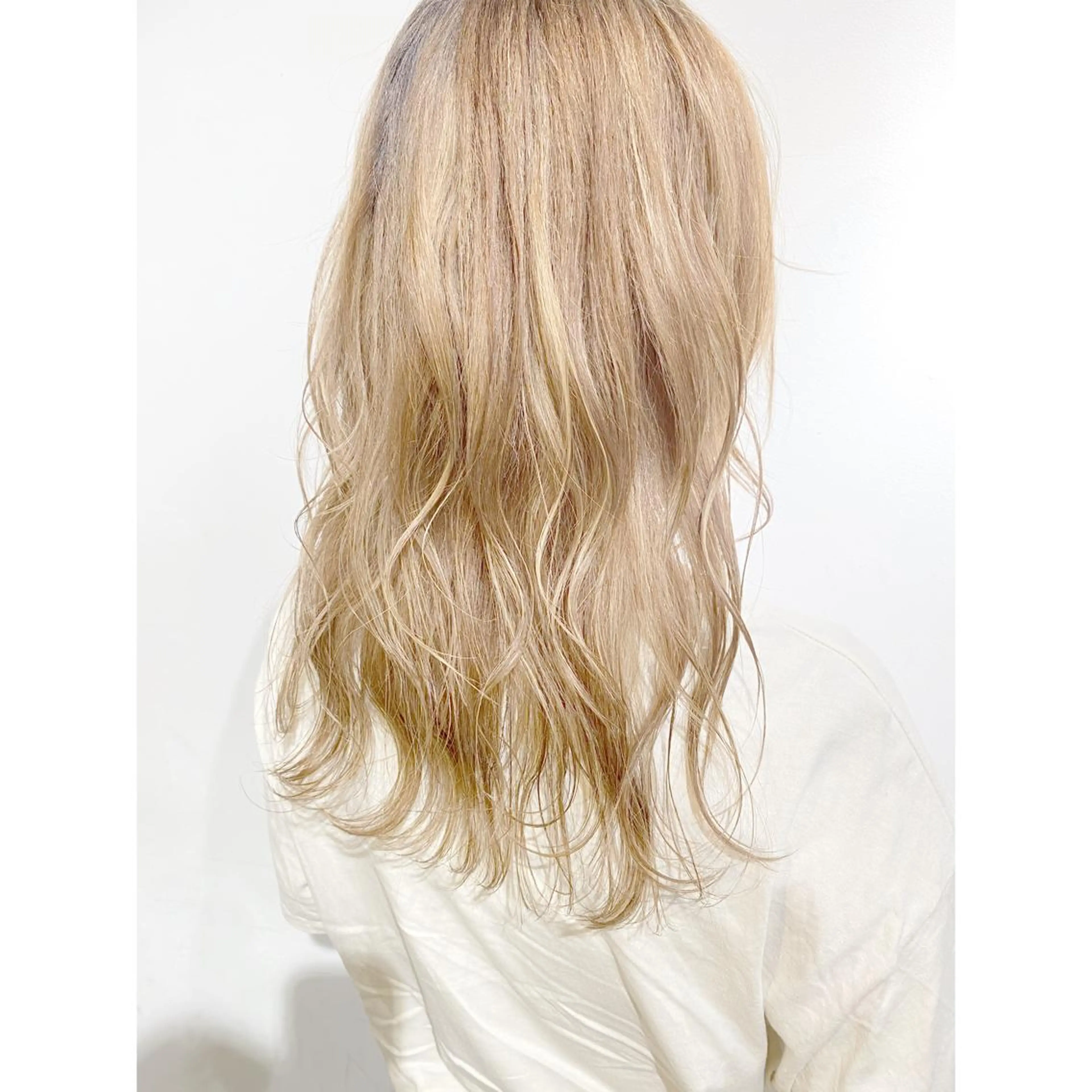 セミロング カット ヘアカラー トリートメント Chèri所属・【ブリーチ特化】 山崎 悠樹のヘアスタイル