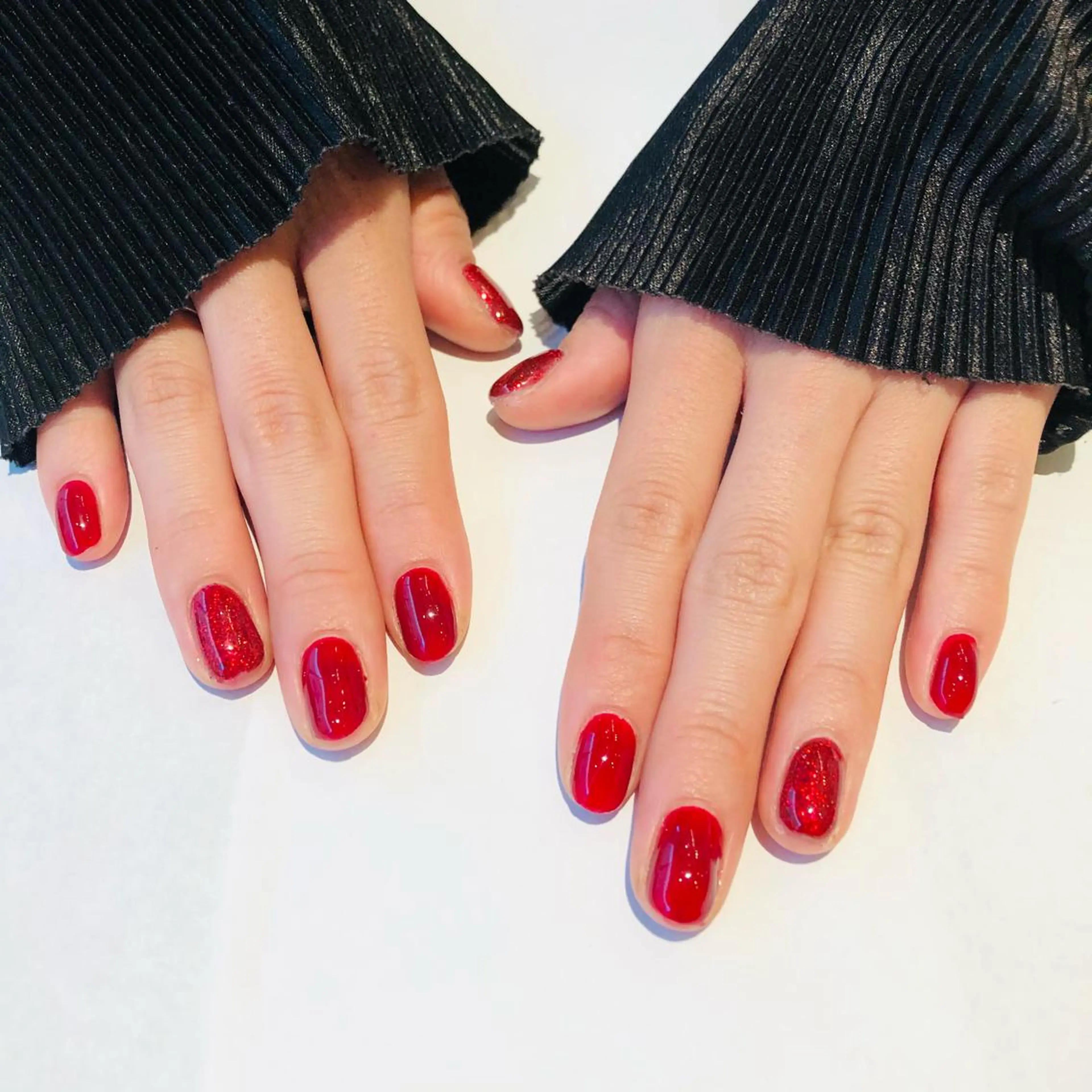 ネイル ラメ(グリッター) 赤色 大阪福島 韓国まつげ Sayaka🤍🐩のマツエク・マツパデザイン