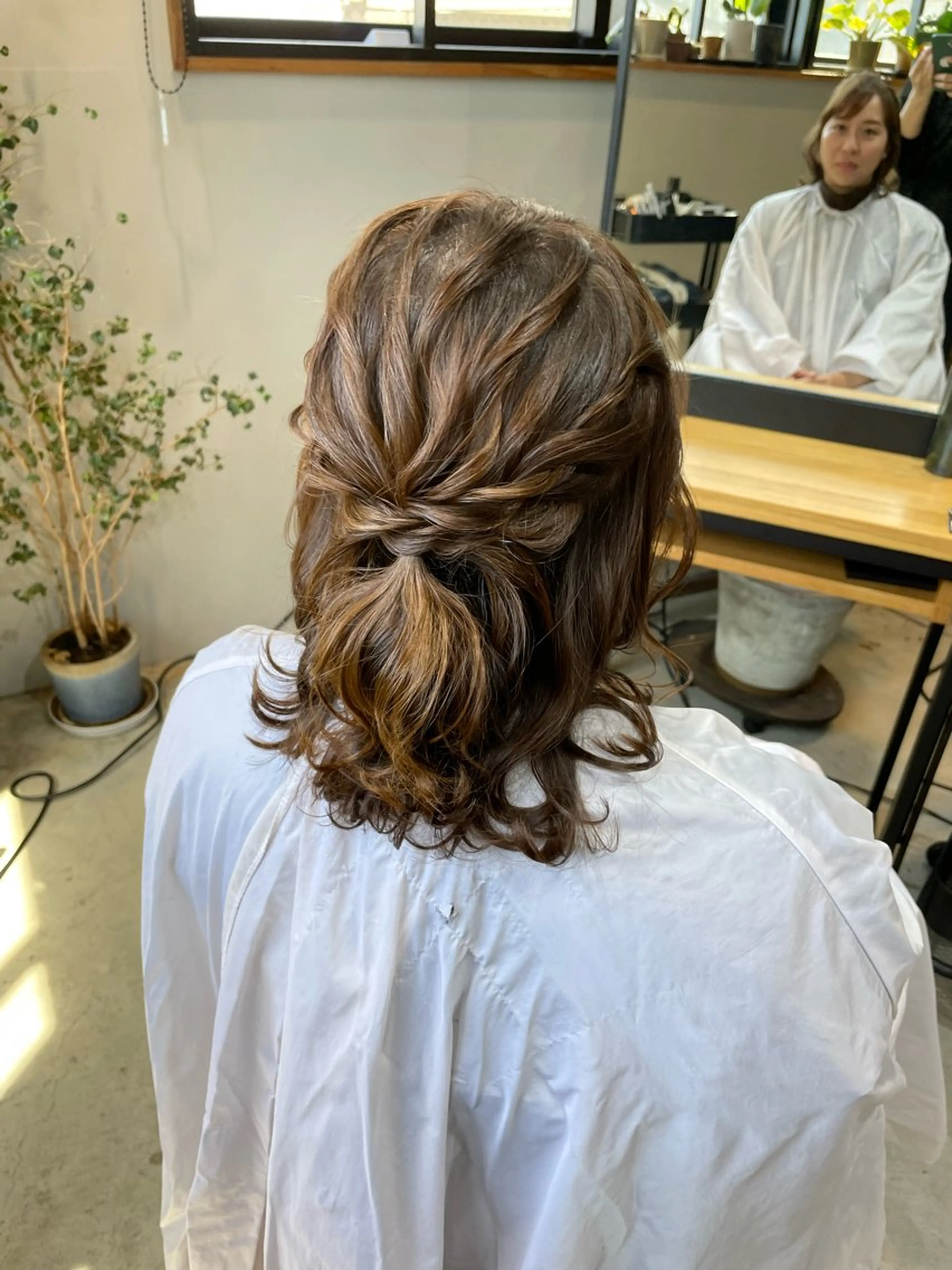 ミディアム ヘアアレンジ ハーフアップ Loma ミレイのヘアスタイル