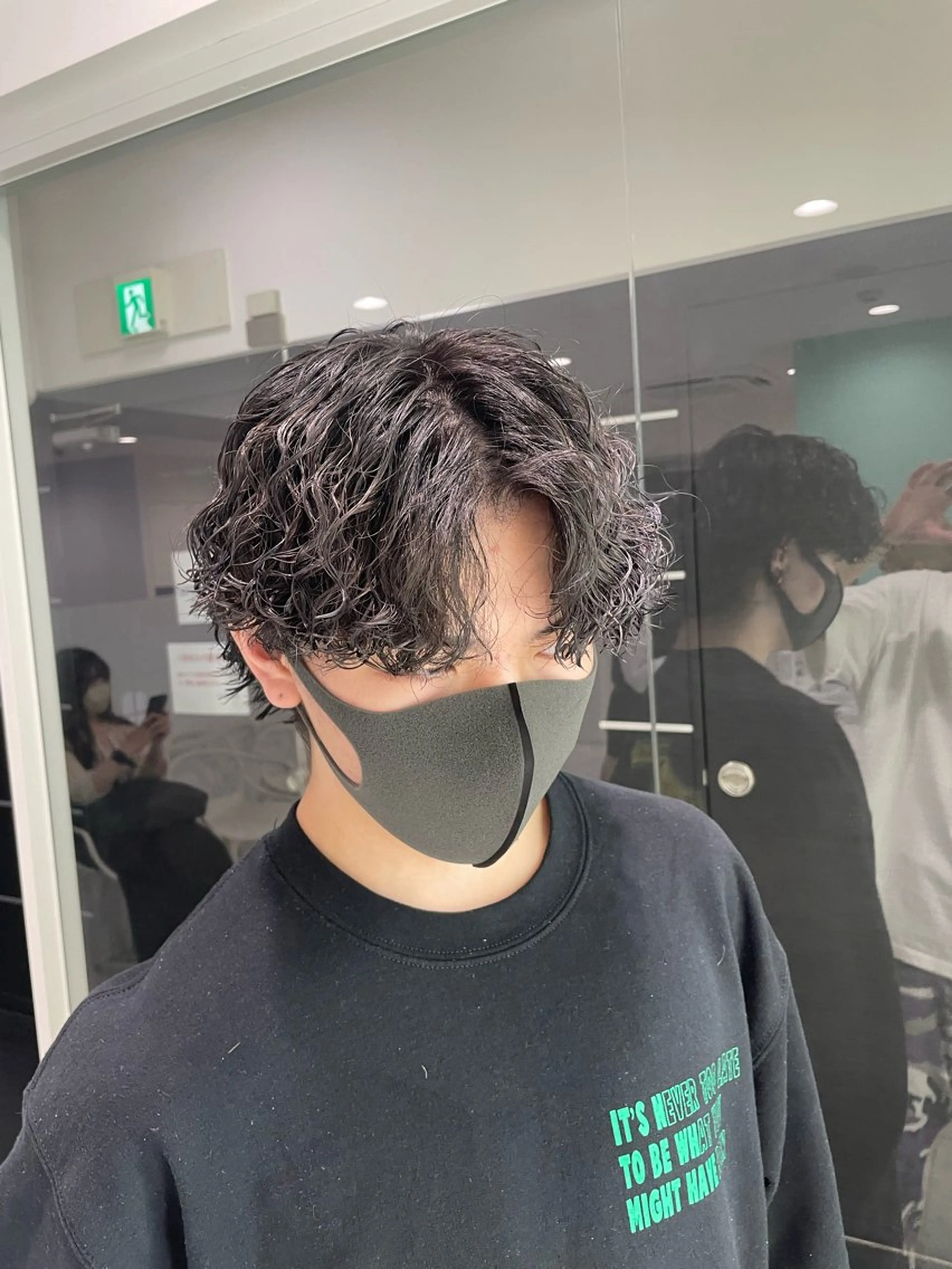 セミロング パーマ ヘアアレンジ メンズ メンズパーマ セミロングパーマ 艶カラー の達人のヘアスタイル