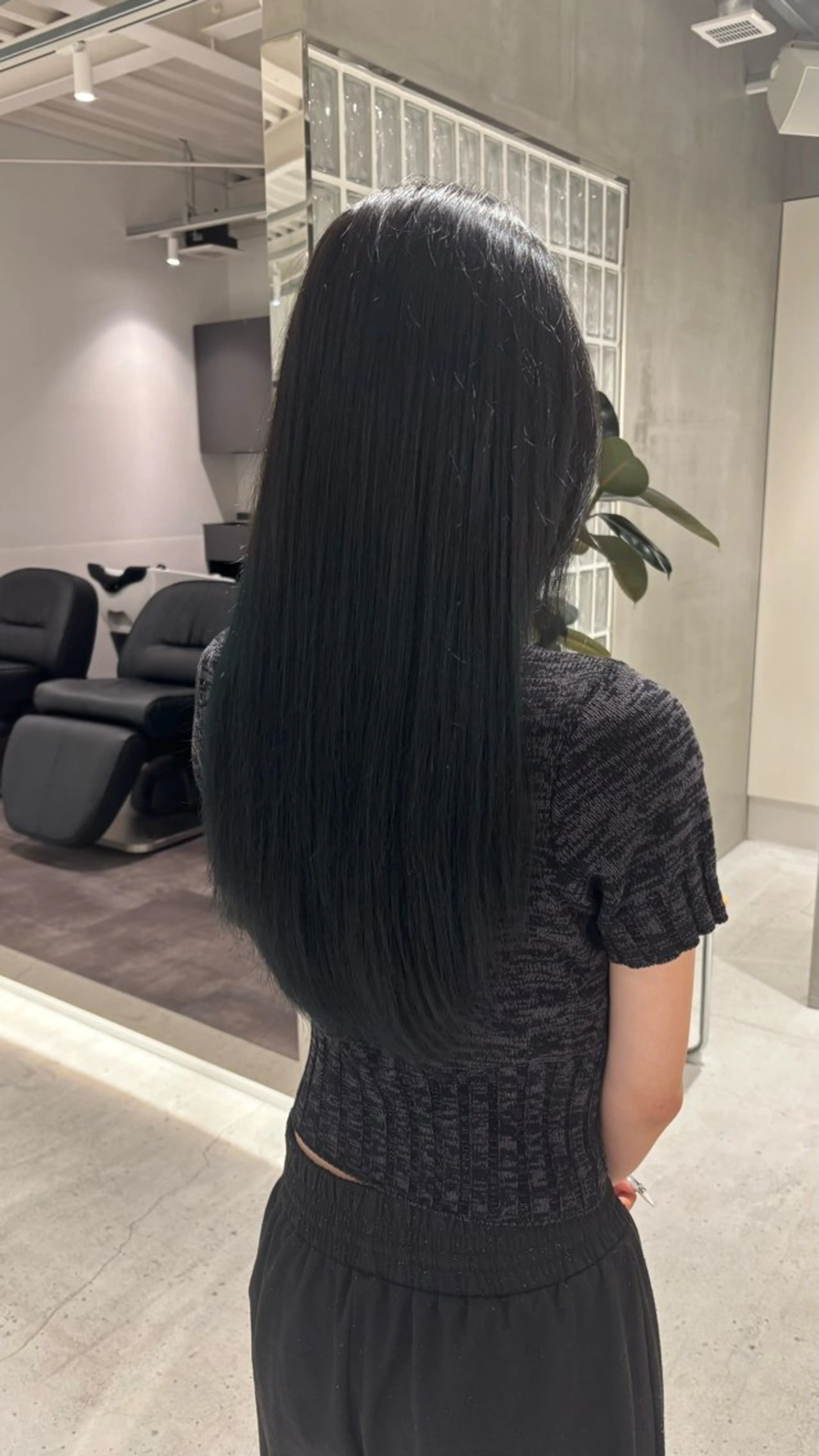 カラー techné所属・塔尾 真那のヘアスタイル