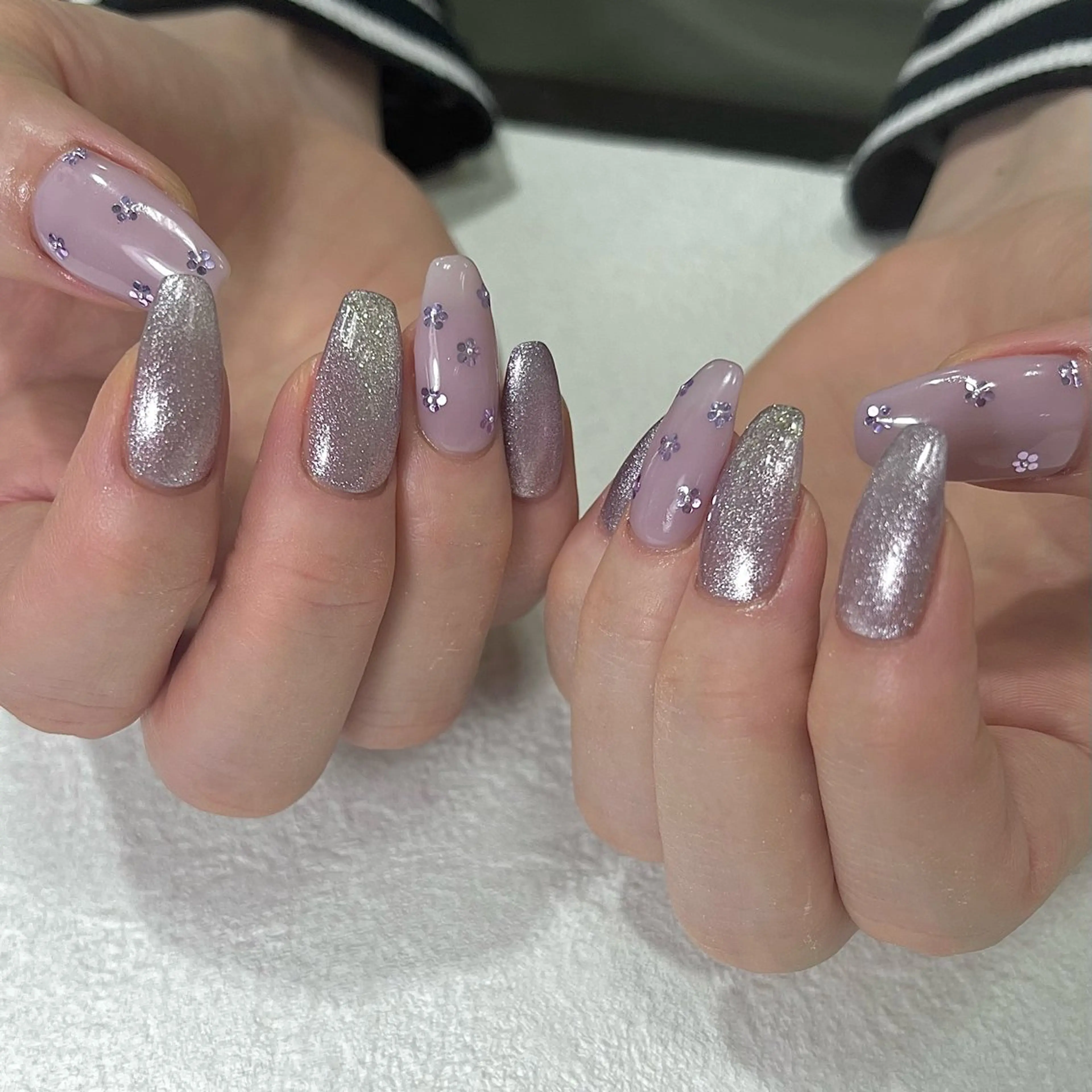 ネイル フラワーネイル ガーリー ホログラムネイル キラキラネイル ロングネイル ハンドネイル para ☀︎ sol by BECK所属・Para Sol nail　Maoのネイルデザイン