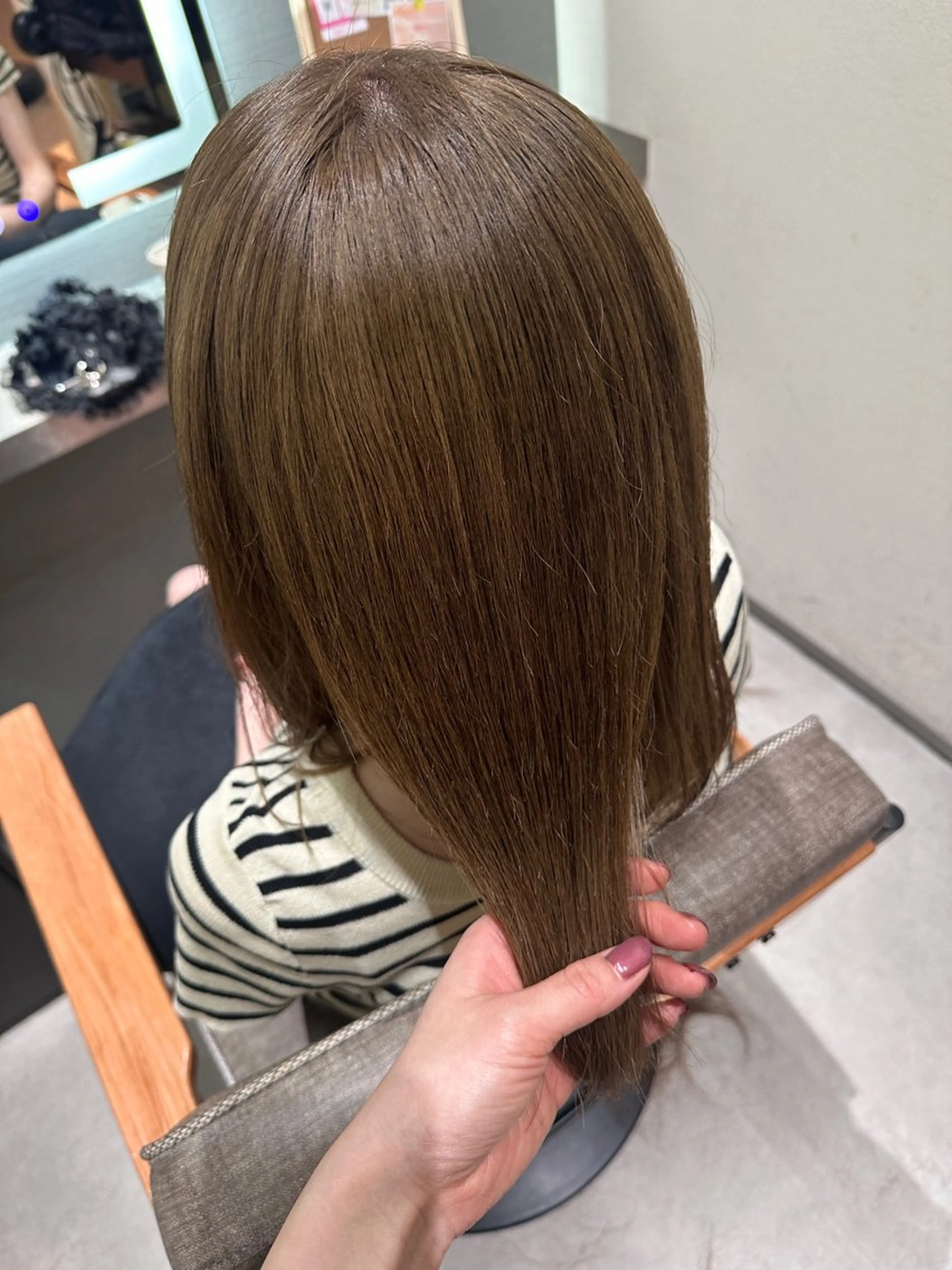 セミロング カラー ヘアアレンジ ベージュカラー ブリーチ ダブルカラー ミルクティーベージュ ブリーチなしカラー 🇰🇷韓国ｽﾀｲﾙ ﾚｲﾔｰ/ayanaのヘアスタイル