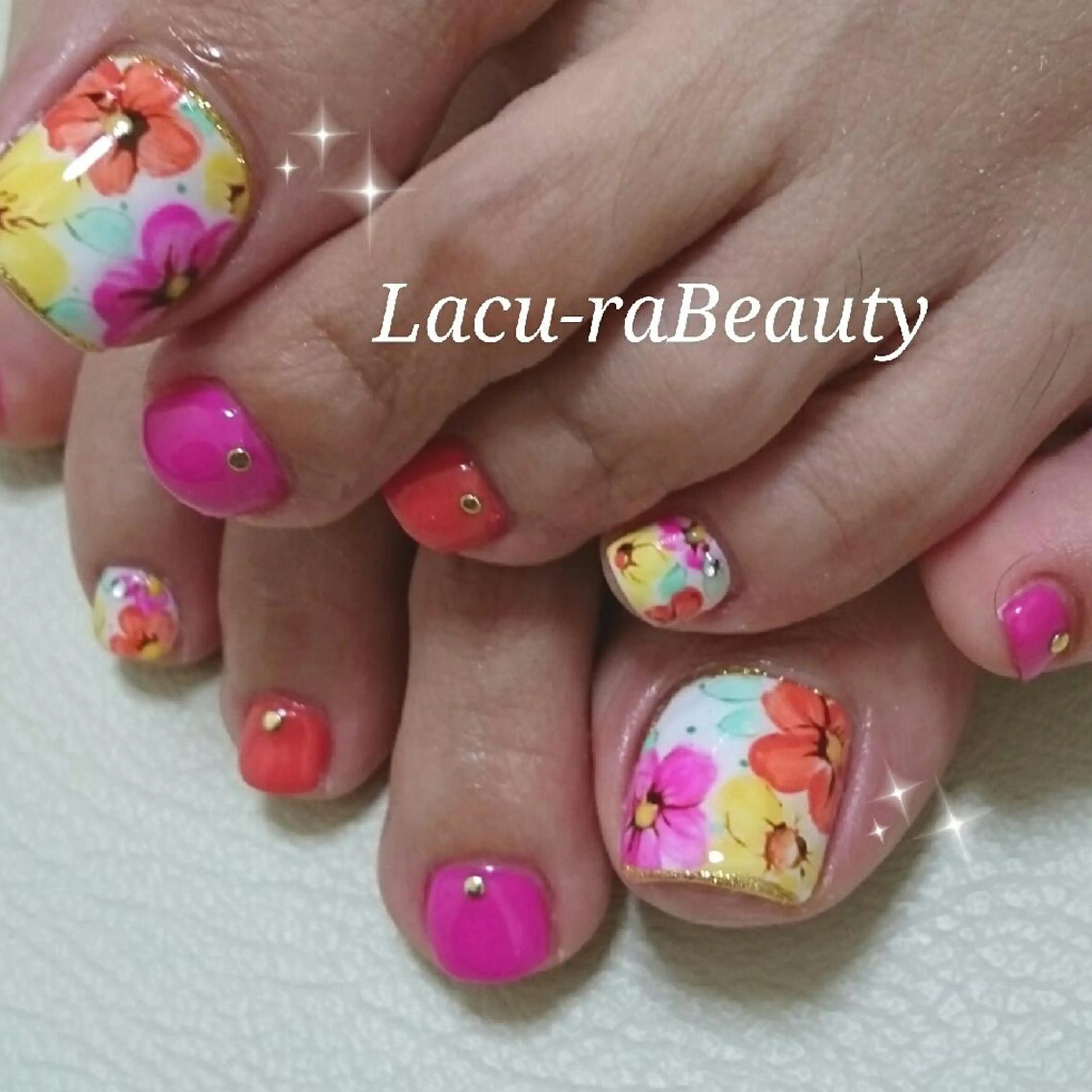 ネイル 小顔と腸の専門店 ラクーラビューティのエステ・リラクイメージ