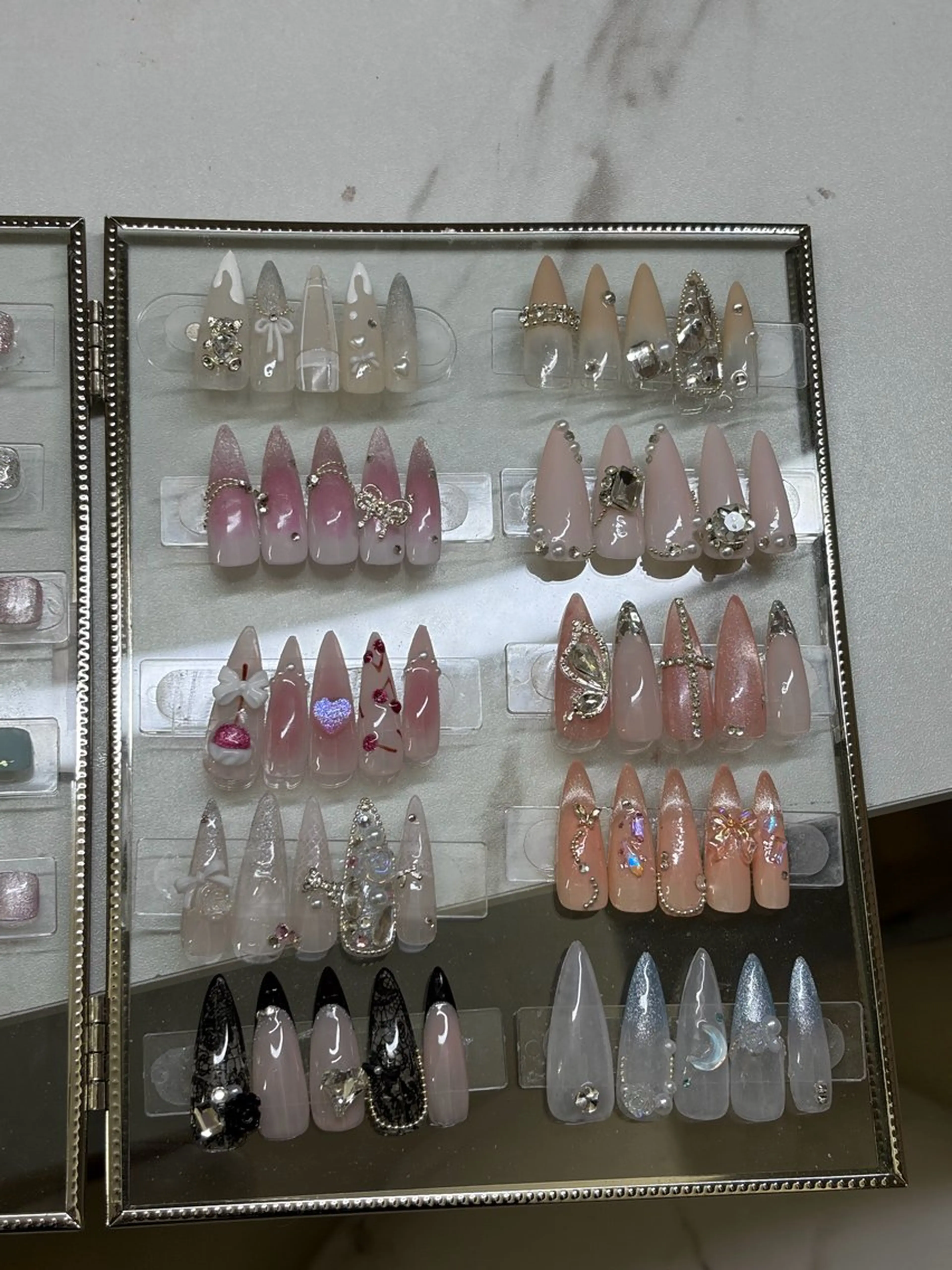 ミディアム ハンドネイル lilivelle KIRARIのネイルデザイン