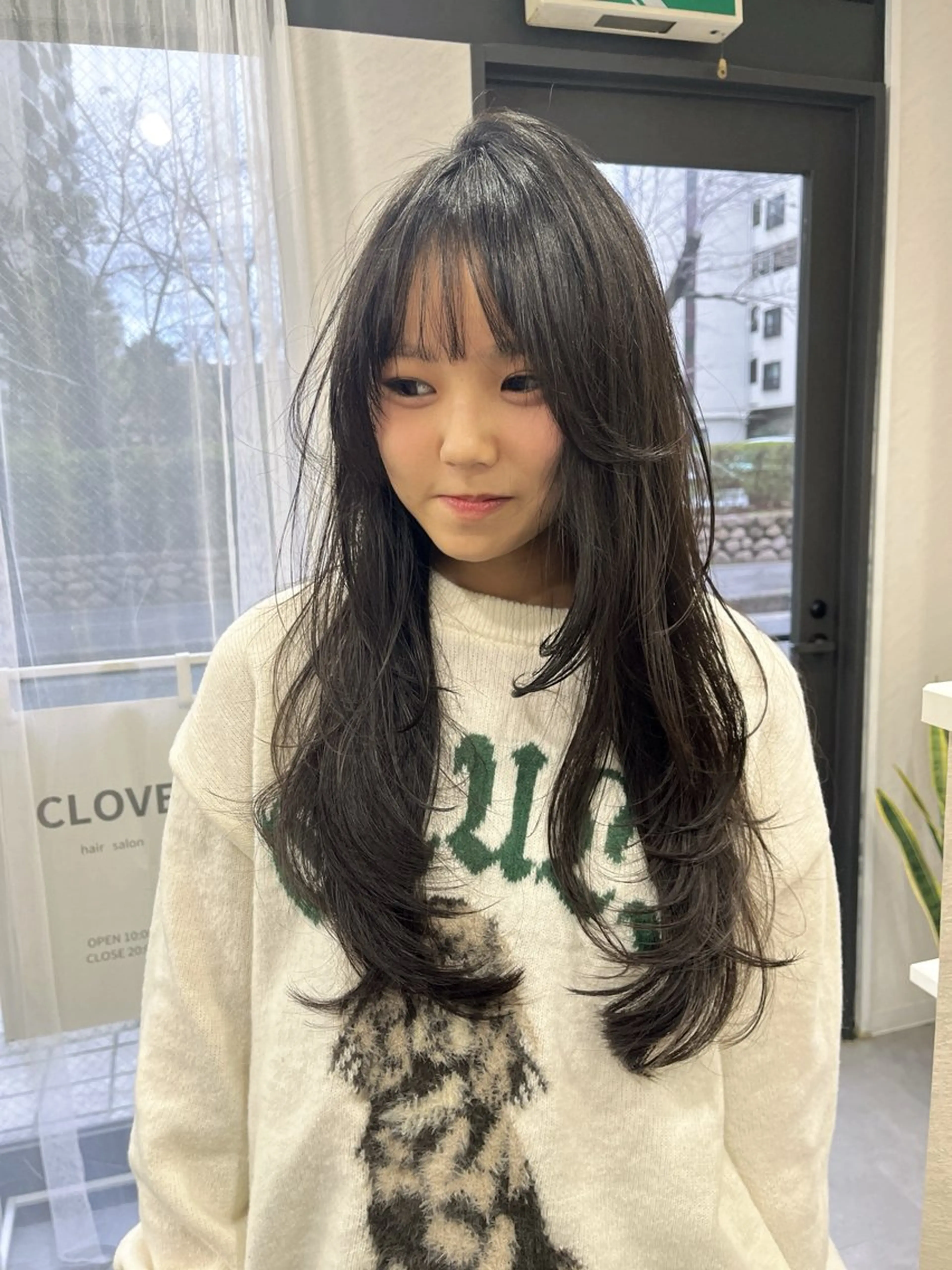 ロング CLOVE所属・下石怜子/レイヤー/ 透明感カラーのヘアスタイル