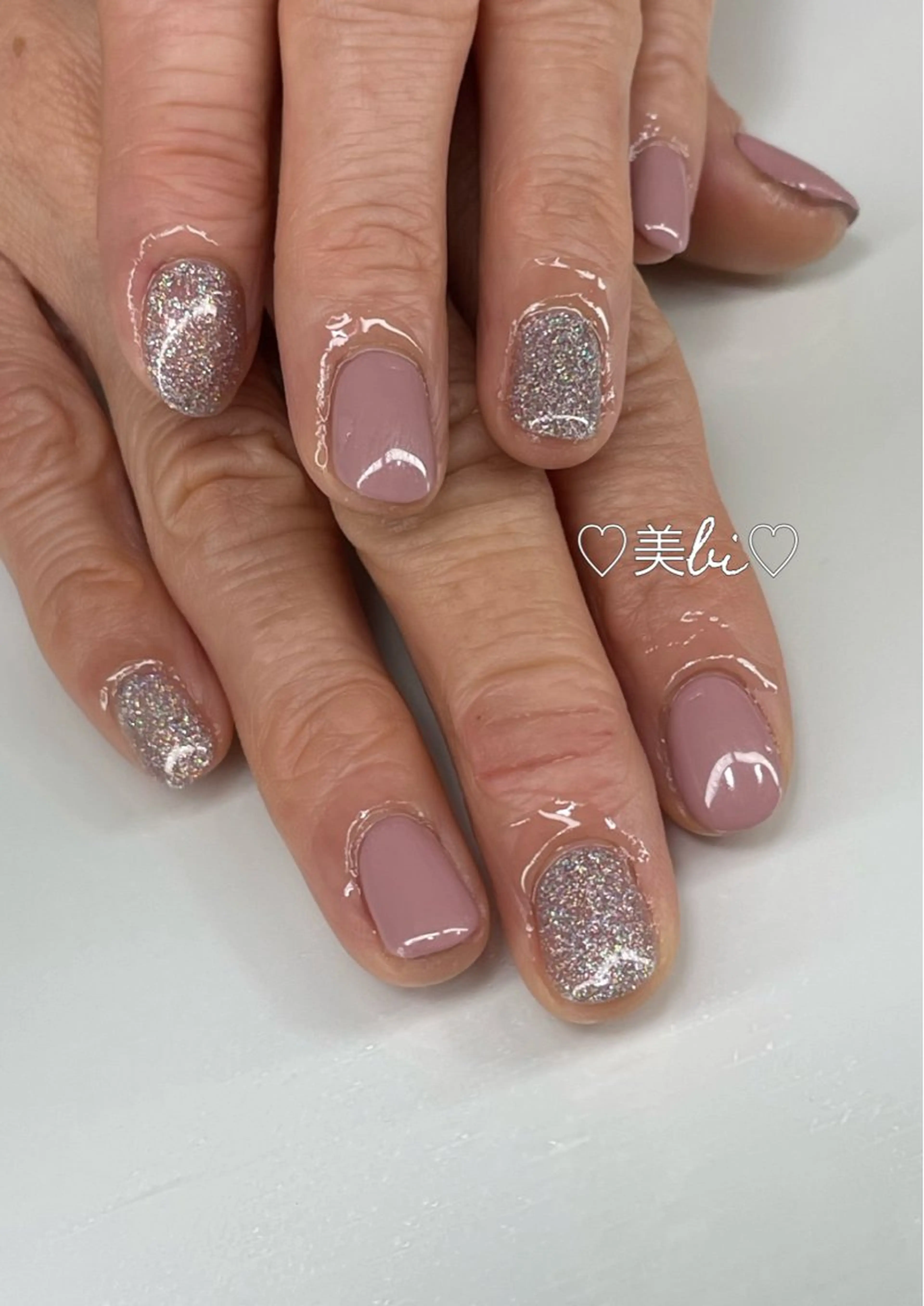 ネイル アートネイル フラッシュネイル ラメ(グリッター) シルバー スクエアネイル ハンドネイル ハンドケア ♡Bivi♡自爪に 優しいネイルサロンのネイルデザイン