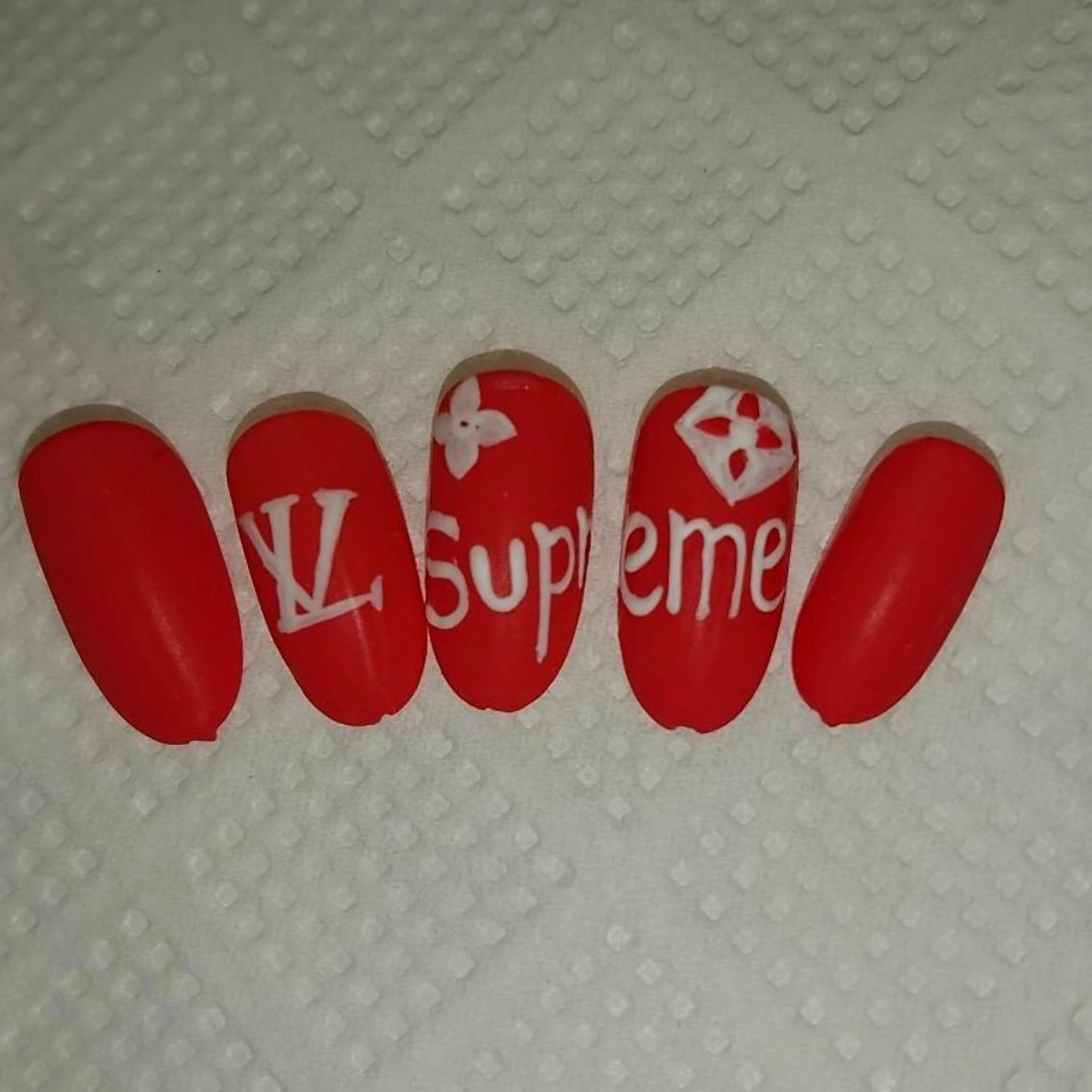 ミディアム ネイル ノーファンデの樹所属・宇治 名帆子のマツエク・マツパデザイン