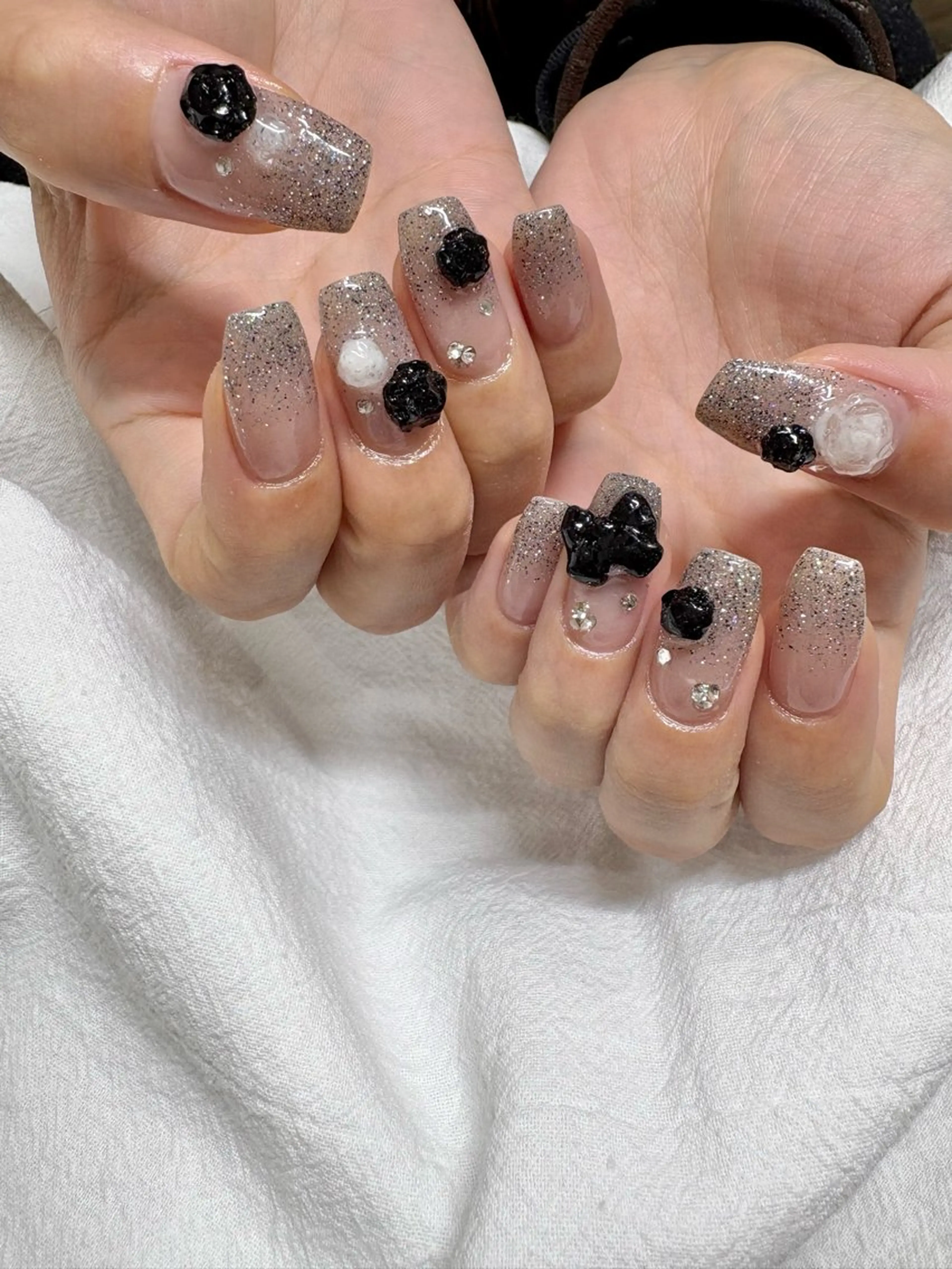 ネイル キラキラネイル BeAlletreNail(ビオールエトレ)所属・高野 美土里のネイルデザイン