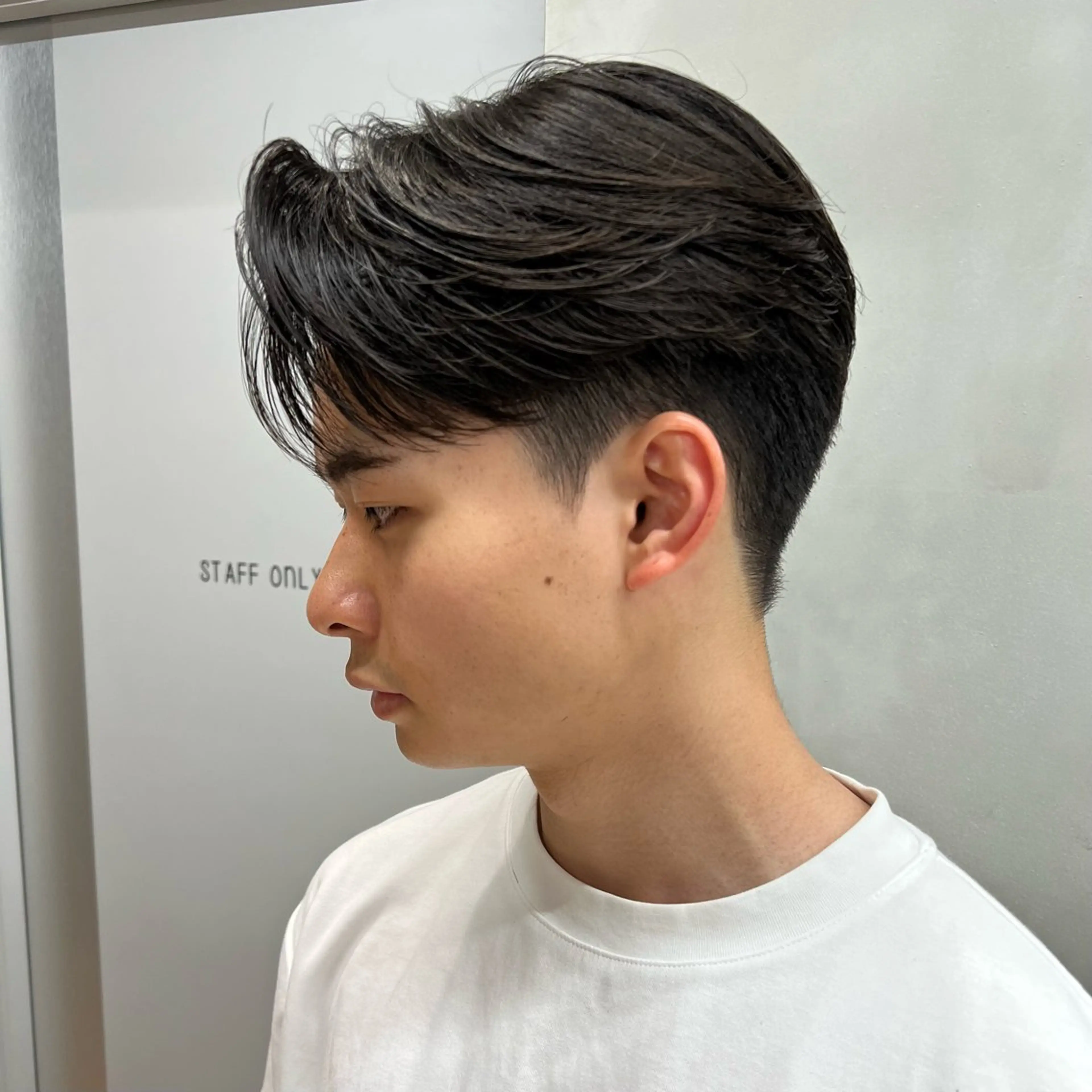 ショート メンズ センターパート /ニュアンスパーマのヘアスタイル