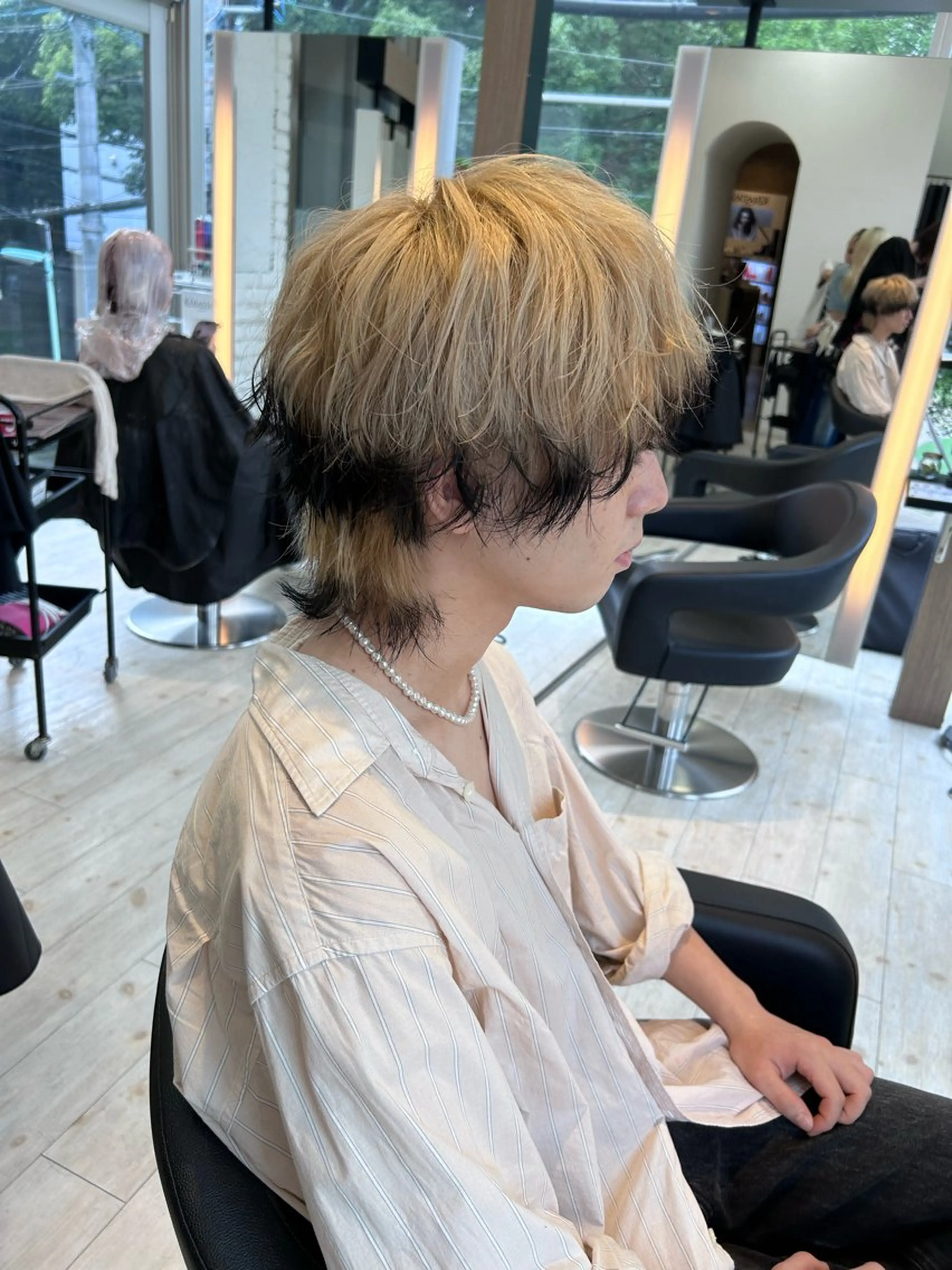 カラー メンズ メンズブリーチ メンズウルフカット ブリーチ グレージュ ウルフカット カット ヘアカラー トリートメント 有働由良／ハイトーン ／韓国メンズヘアのヘアスタイル