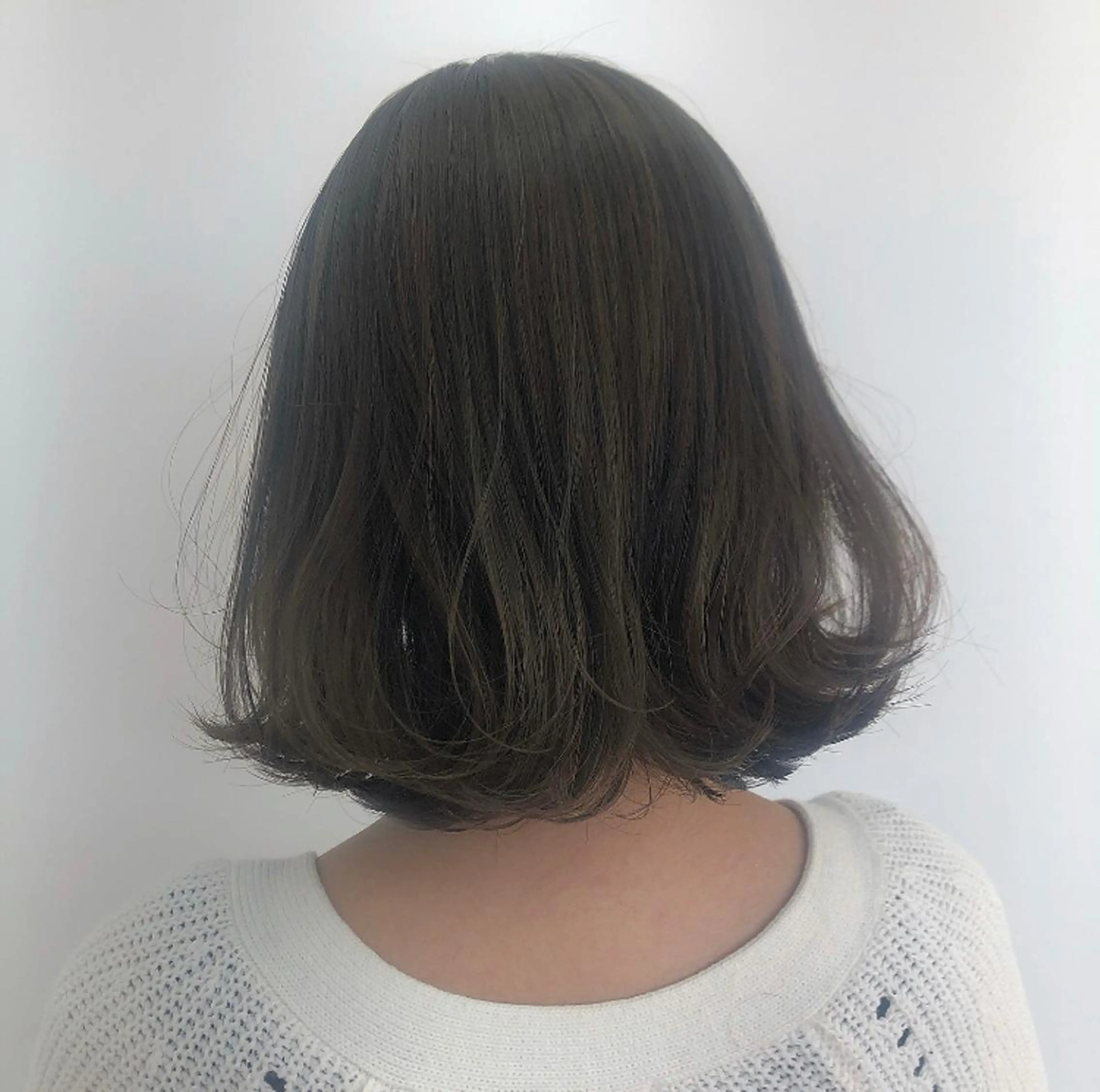 ショート カラー ベージュカラー オリーブベージュ レイヤー/ハイトーン 🧸SENAのヘアスタイル