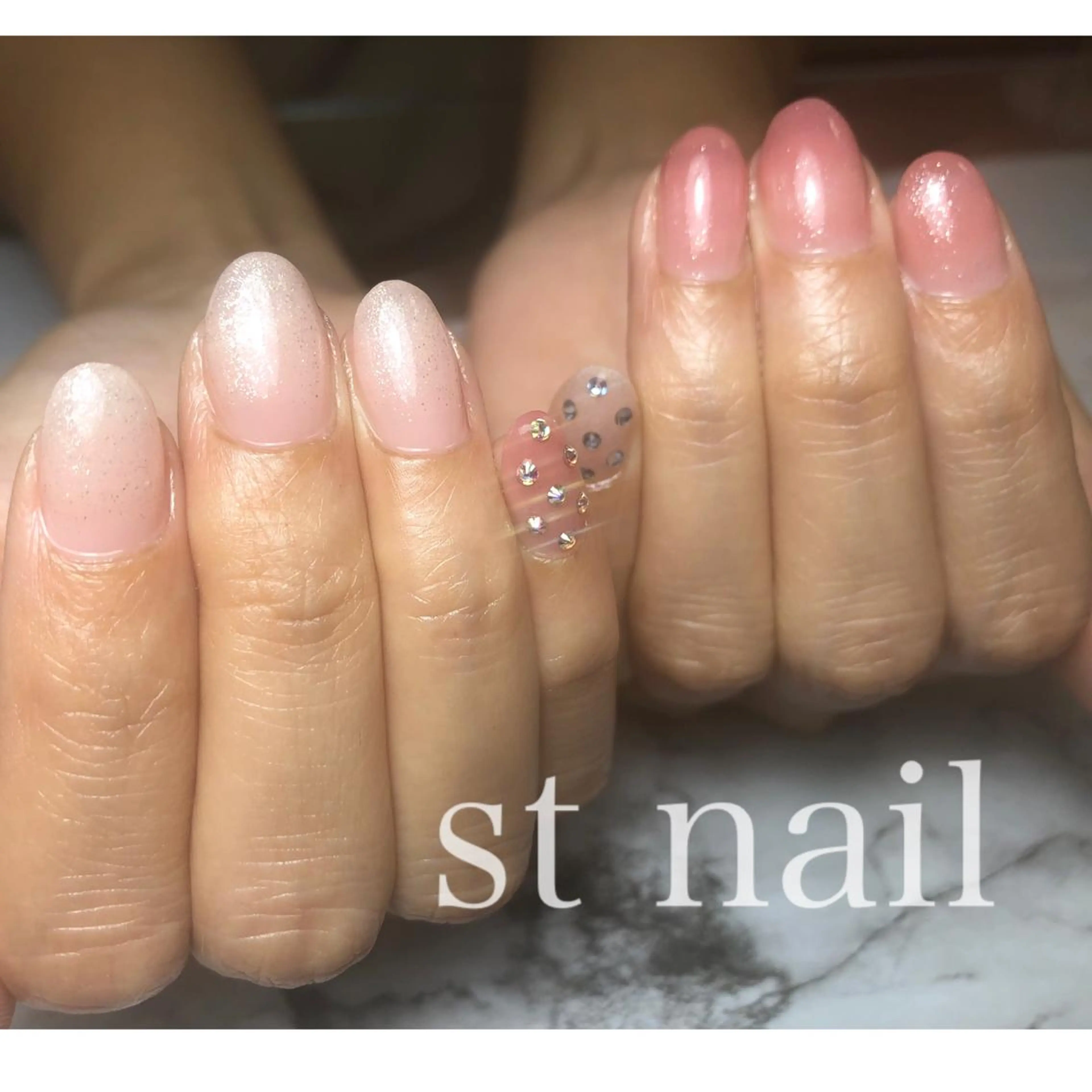 ネイル グリーン オフィスネイル シンプルネイル ストーンネイル st nailのネイルデザイン