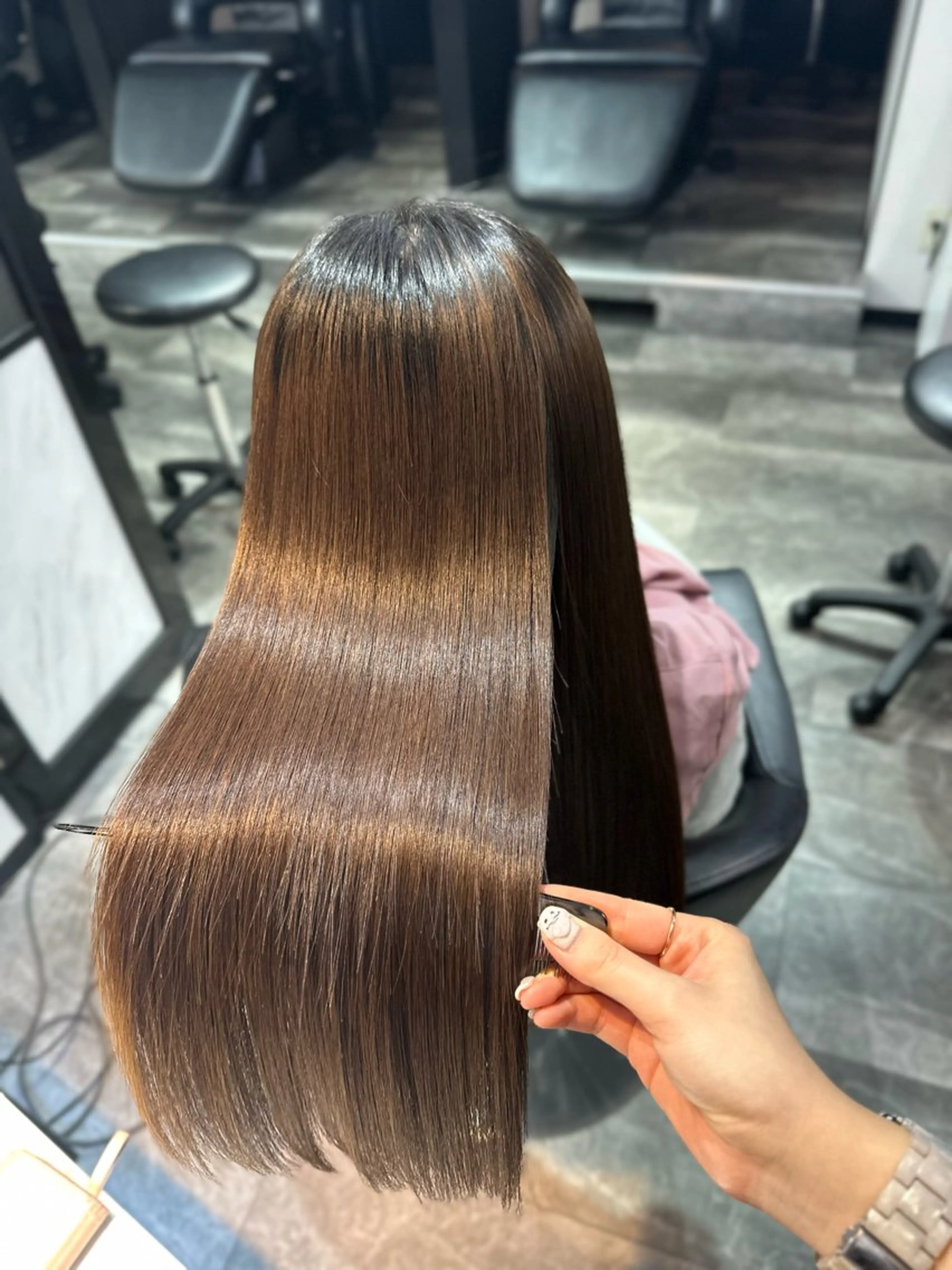 ロング カラー 縮毛矯正 トリートメント 近藤千翔🩵 髪質改善Periodのエステ・リラクイメージ