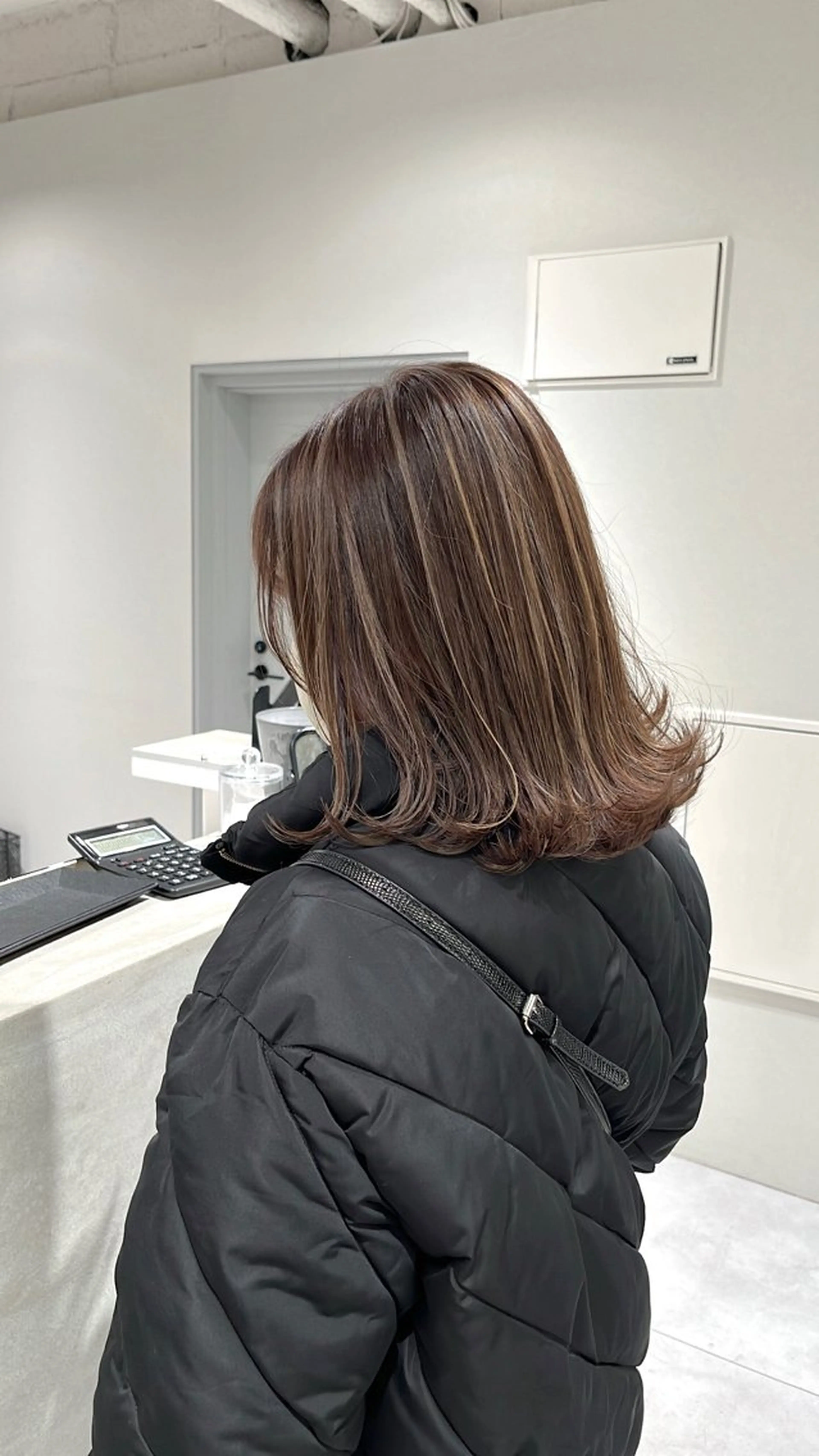 セミロング カラー カット ヘアカラー ケアブリーチ 若杉圭大のヘアスタイル