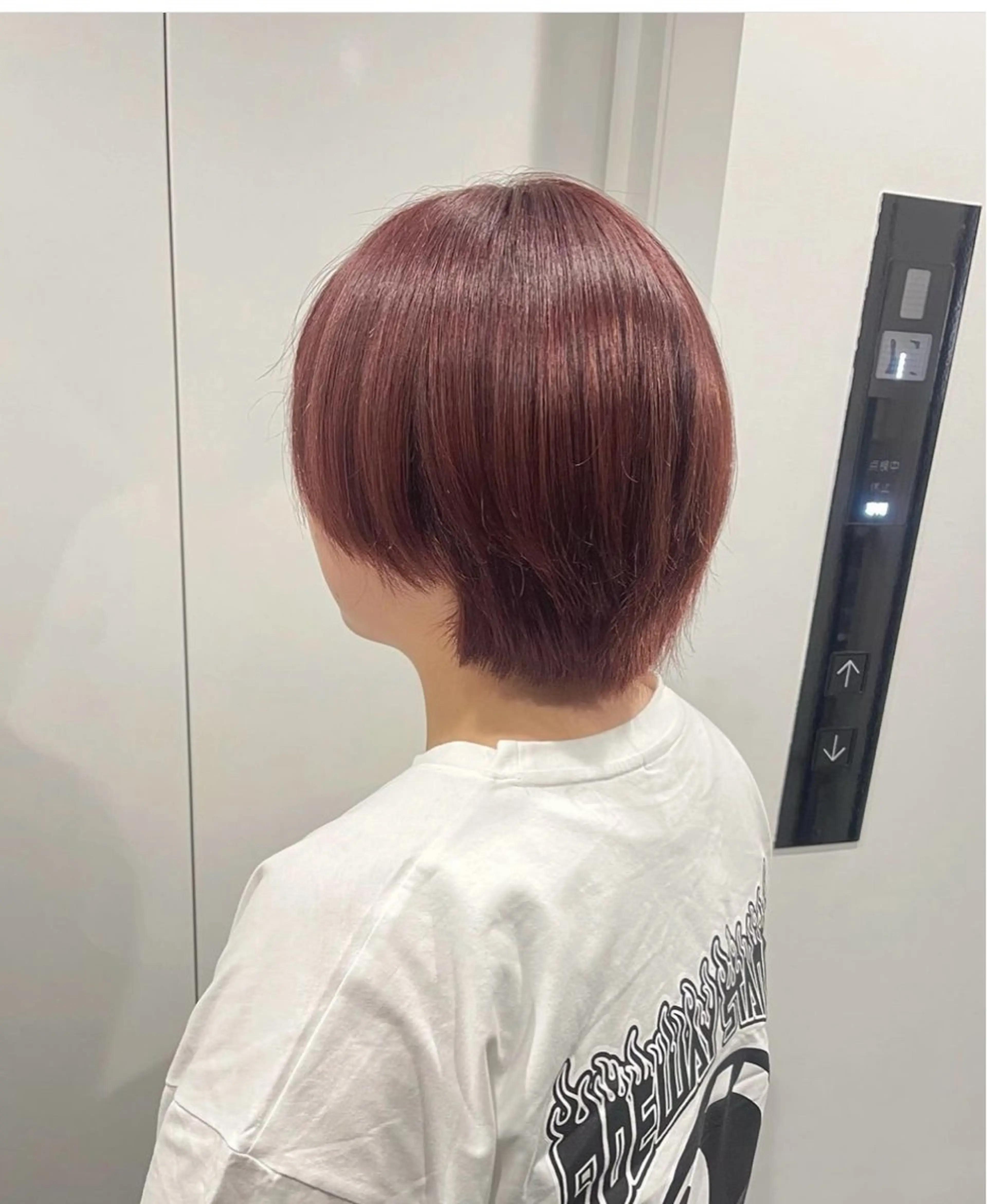 ショート カラー ブリーチ レッドカラー HIMENO🫧 stylist🤍のヘアスタイル