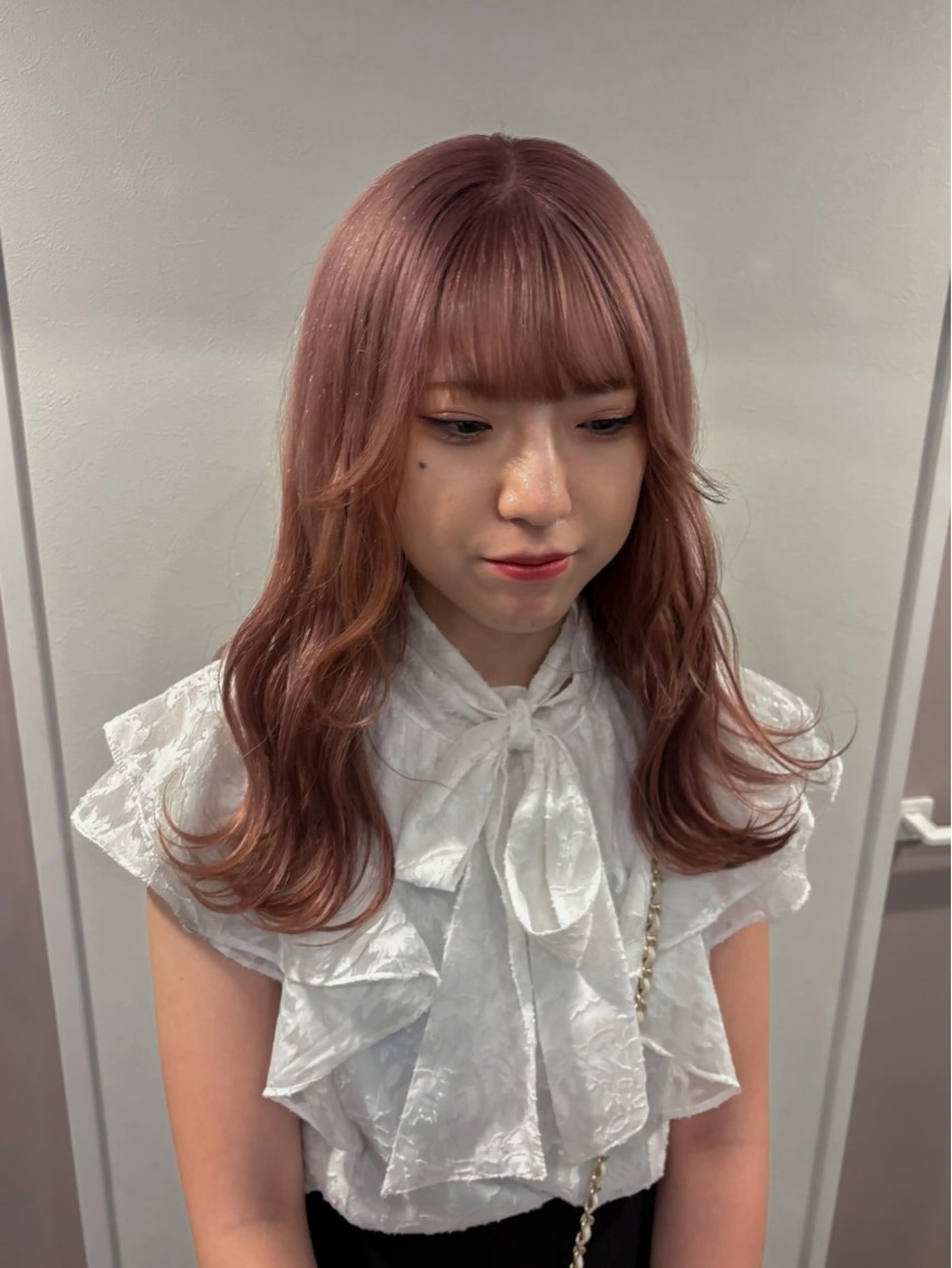 セミロング カラー ベージュカラー ブリーチ カット ヘアカラー 🩵izu 🩵のヘアスタイル