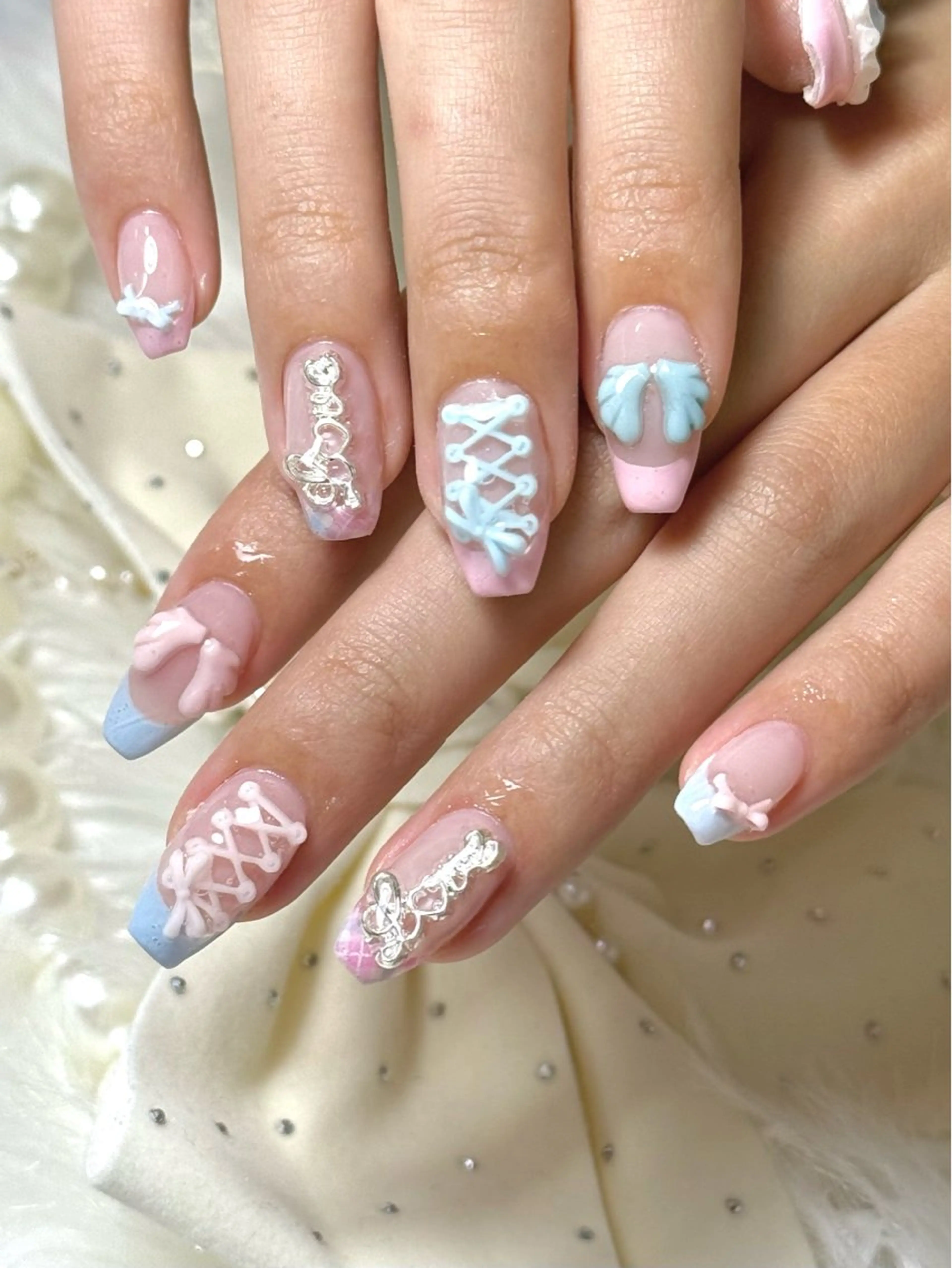 ネイル ハンドネイル ルシイ🎀新宿長さ 出しパーツ専門店のネイルデザイン