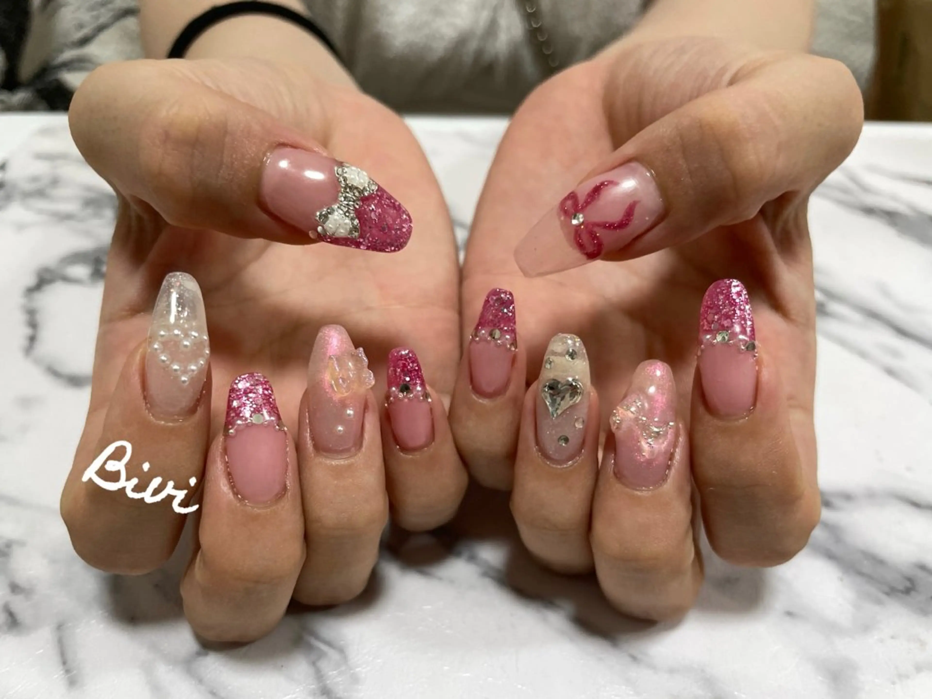 ネイル アートネイル フラッシュネイル ラメ(グリッター) シルバー スクエアネイル ハンドネイル ハンドケア ♡Bivi♡自爪に 優しいネイルサロンのネイルデザイン