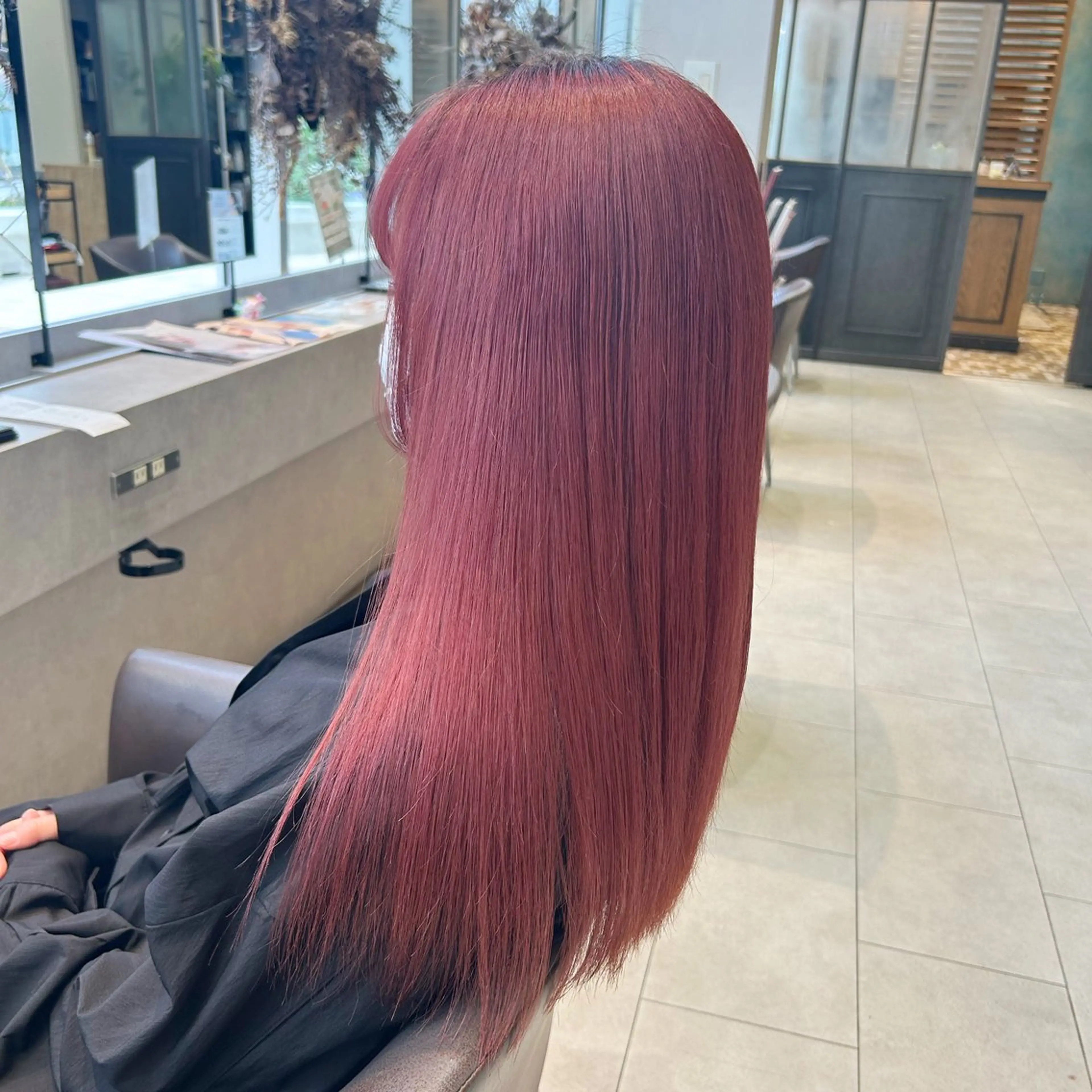 ロング カラー レッドカラー ヘアカラー Lolonois 森ノ宮【 yui 】のヘアスタイル