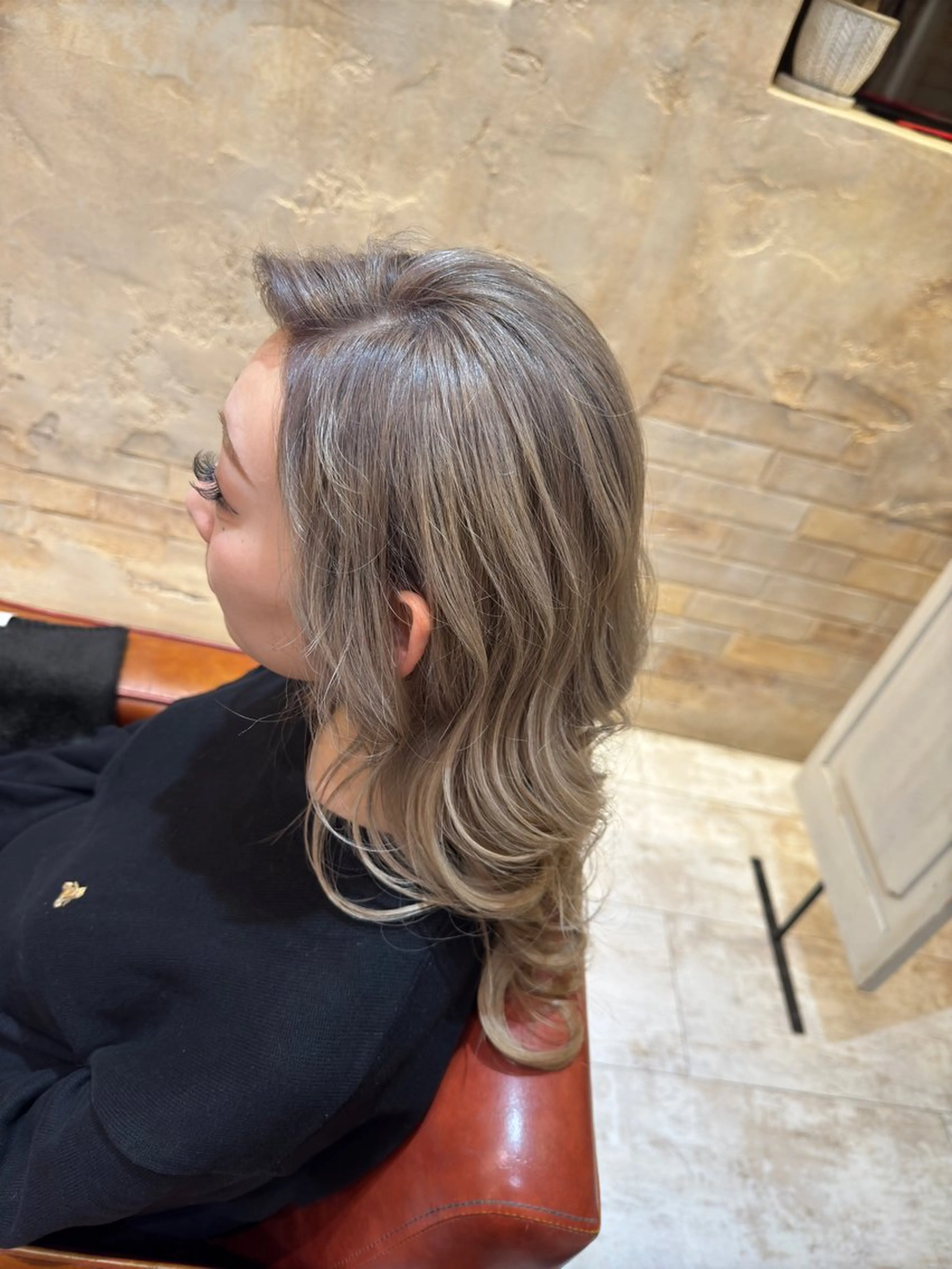 ロング ヘアカラー 小妻 陸人のヘアスタイル