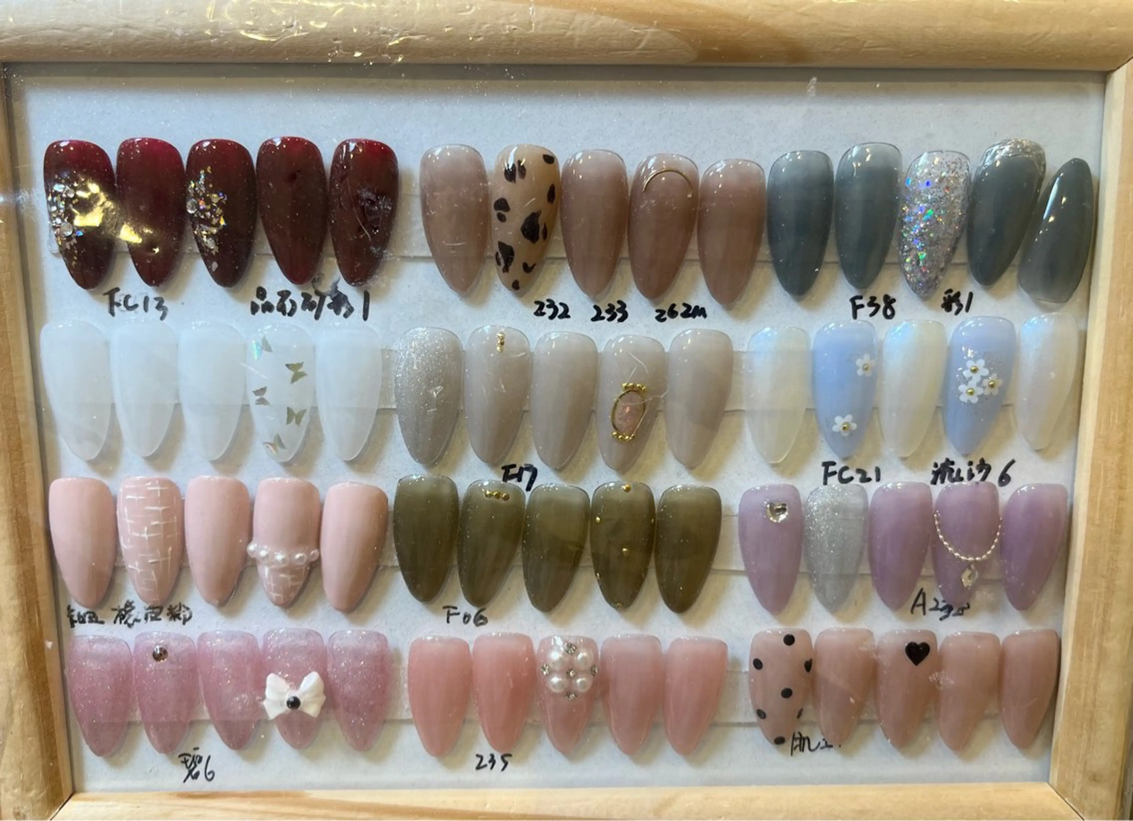 ネイル シンプルネイル ハンドネイル ハンドケア きらきらネイルサロン所属・池田 もえのネイルデザイン