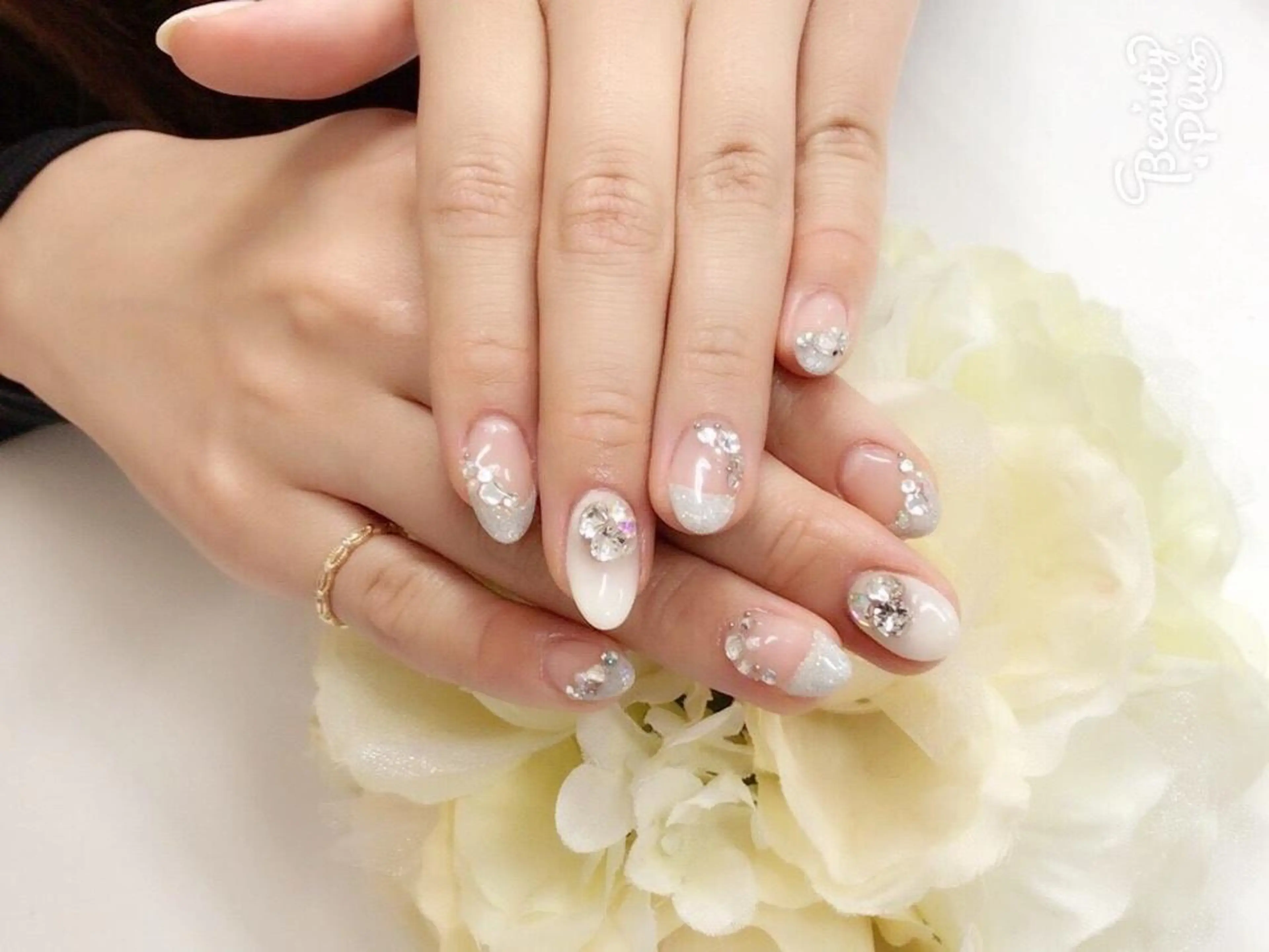 ネイル 椿森 美瑠紅の眉毛・アイブロウイメージ