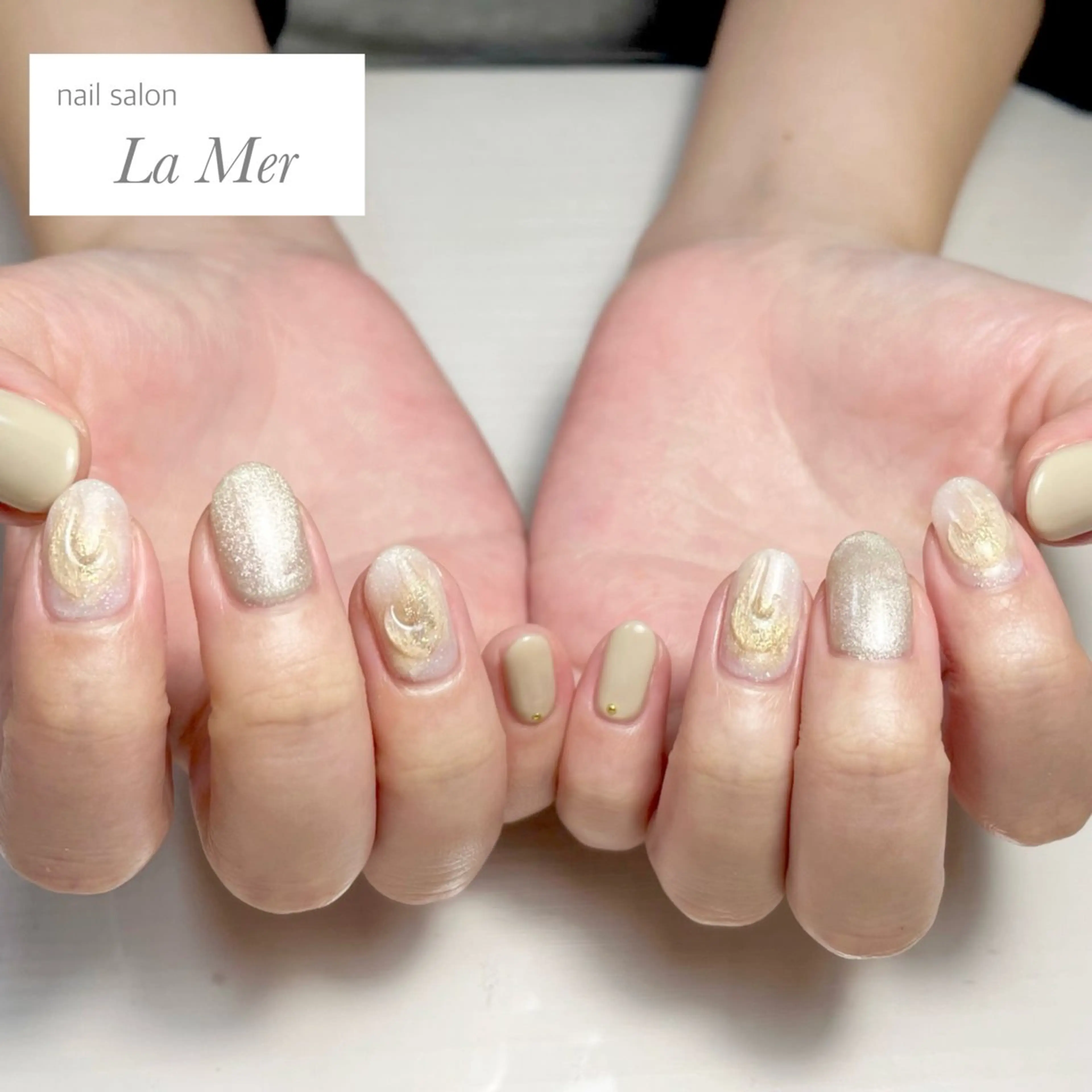 ネイル ゴールド マグネットネイル ミラーネイル ニュアンスネイル オフィスネイル ハンドネイル nailsalon La Merのネイルデザイン