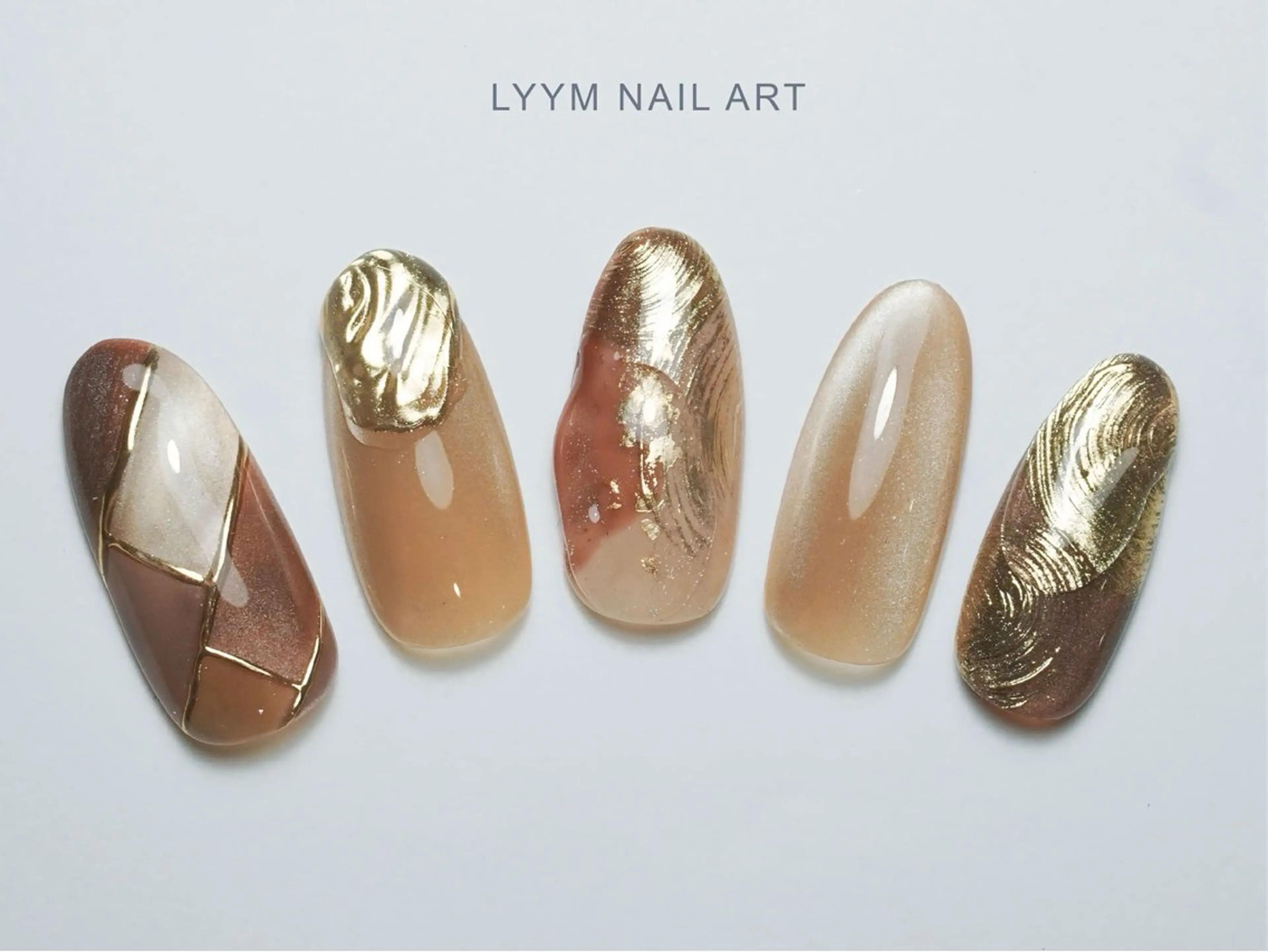 ネイル ブラウン ゴールド 韓国ネイル ラメ(グリッター) シンプルネイル ハンドネイル LYYM Salonのネイルデザイン