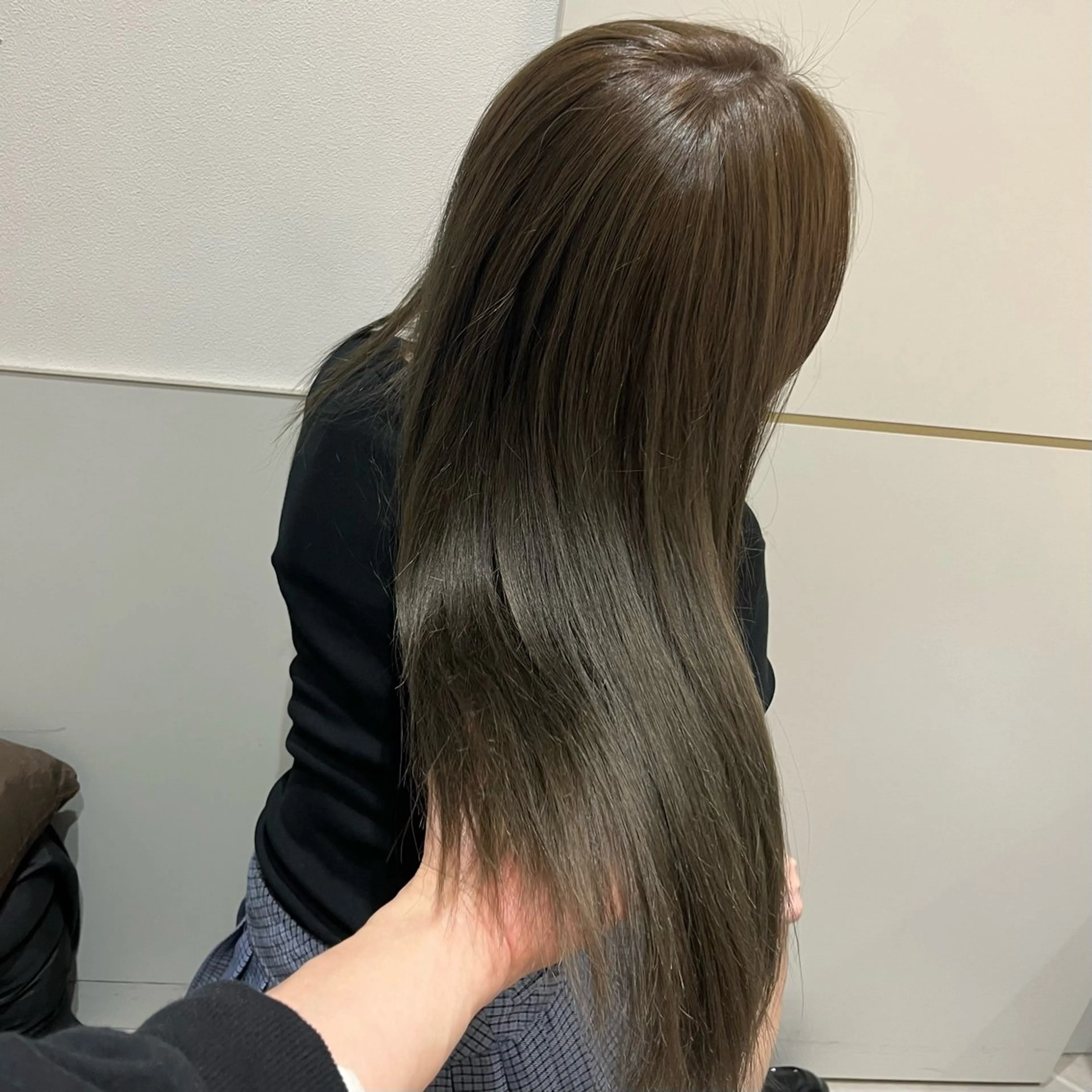ロング カラー 似合わせレイヤー 透明感カラーのヘアスタイル