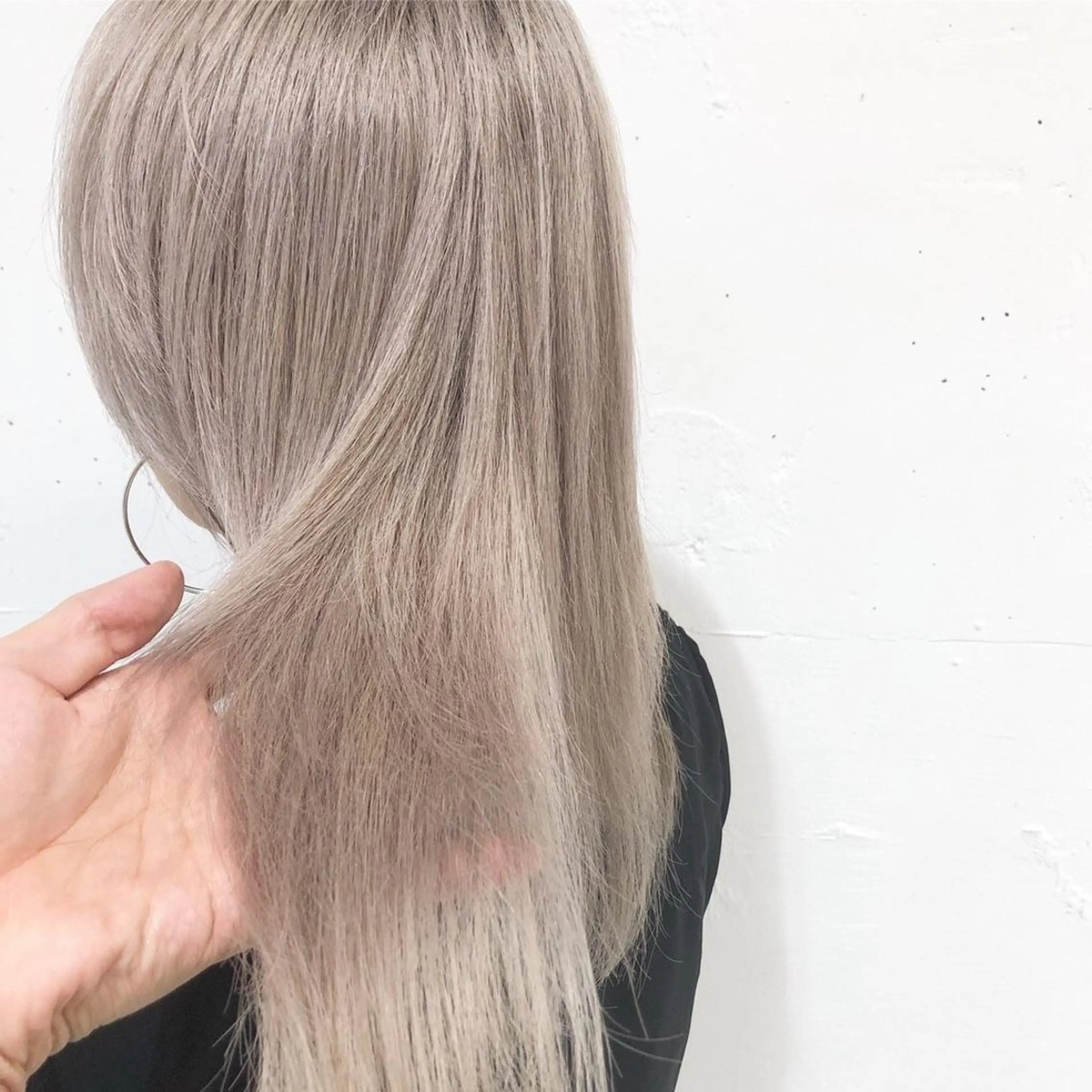 セミロング カラー ヘアアレンジ nico TOKYO 渋谷所属・ブリーチ　ハイトーン 特化🌈フジタハルキのヘアスタイル