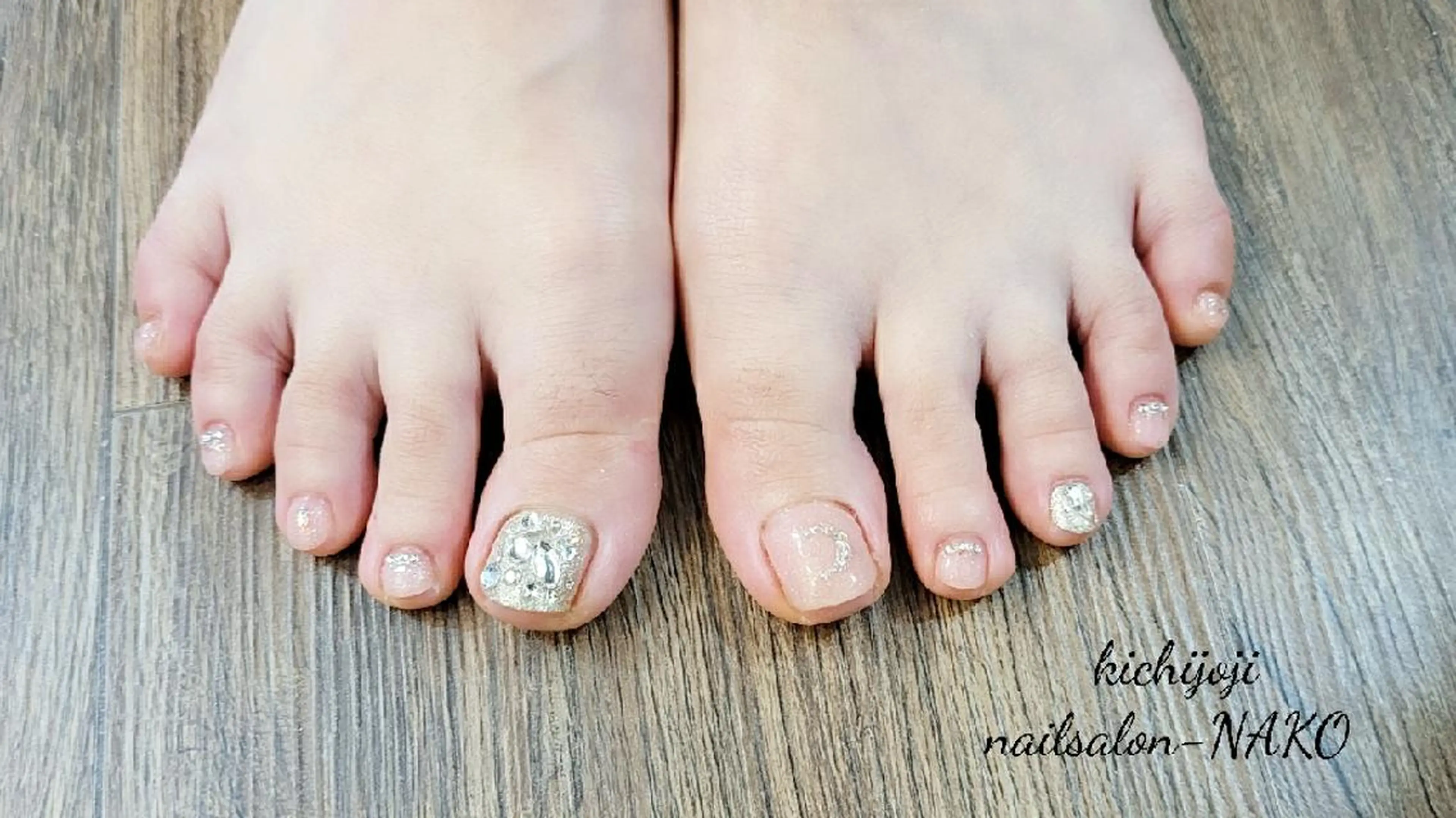 ネイル フットネイル Salon-NAKO 🐷shirai🐷のネイルデザイン