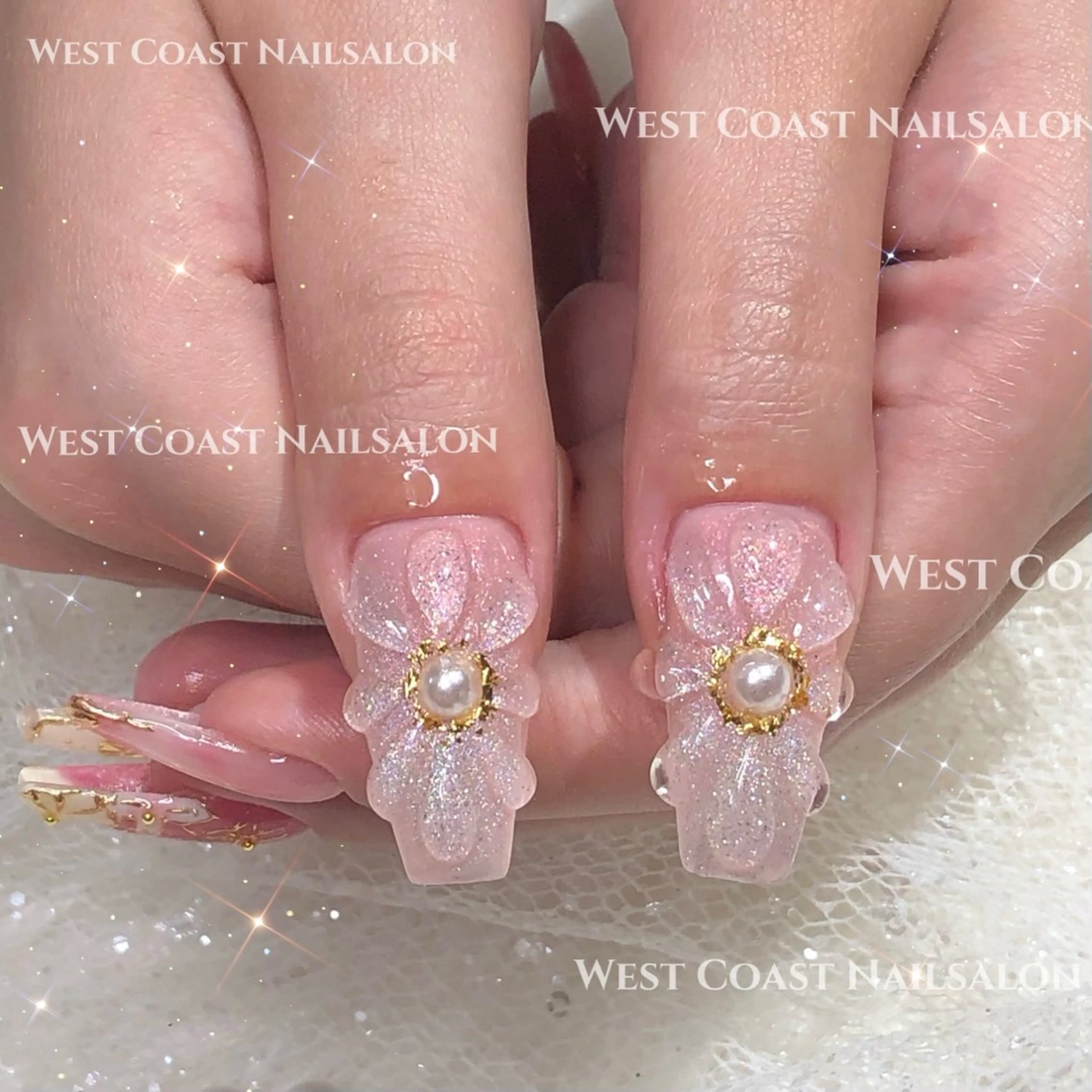 ネイル アートネイル 成人式 フラワーネイル ぷっくりネイル 春ネイル リボン、ガーリー パーツ放題専門店のネイルデザイン