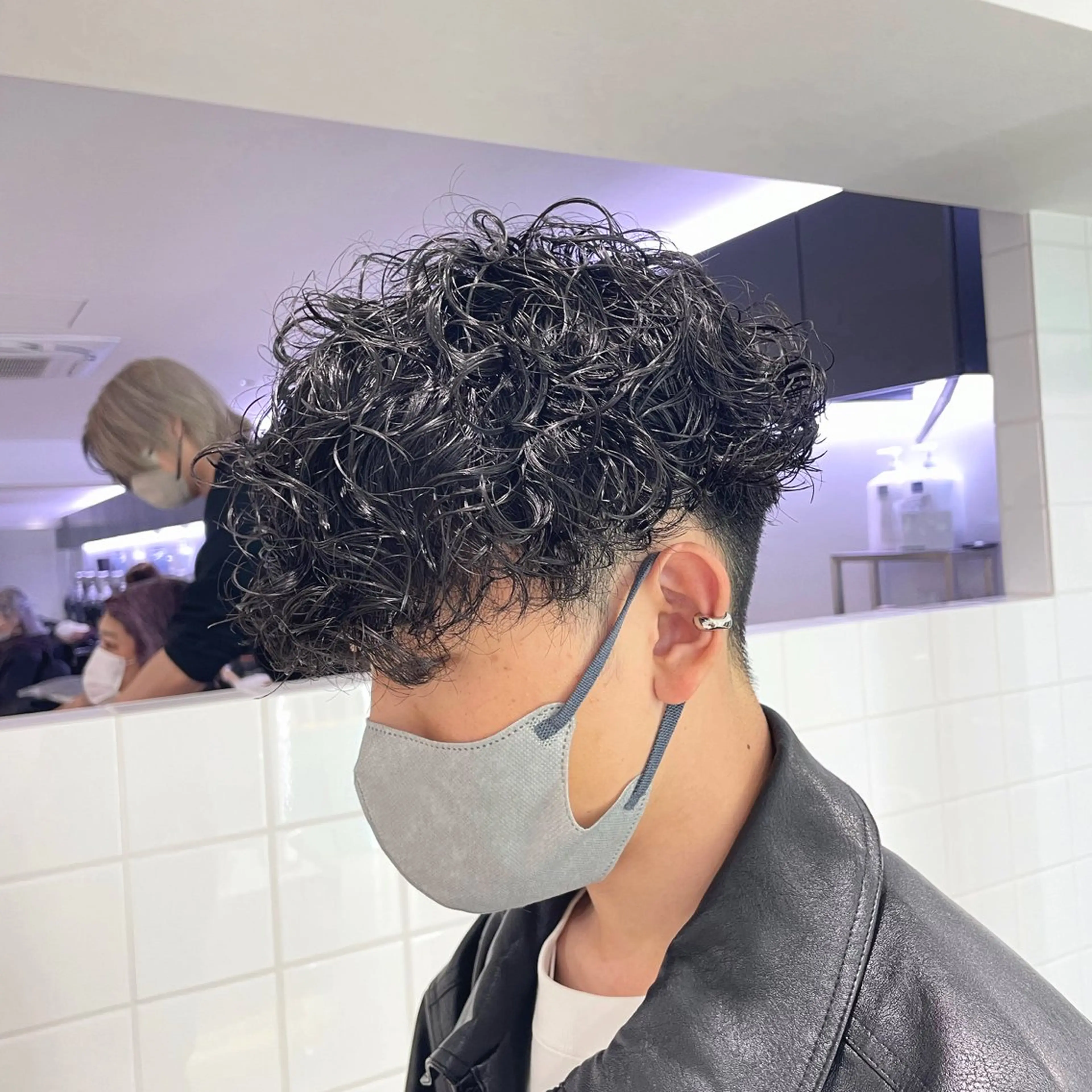 ショート パーマ ヘアアレンジ メンズ メンズパーマ プードルパーマ プードルパーマ 顔まわりカット の達人のヘアスタイル