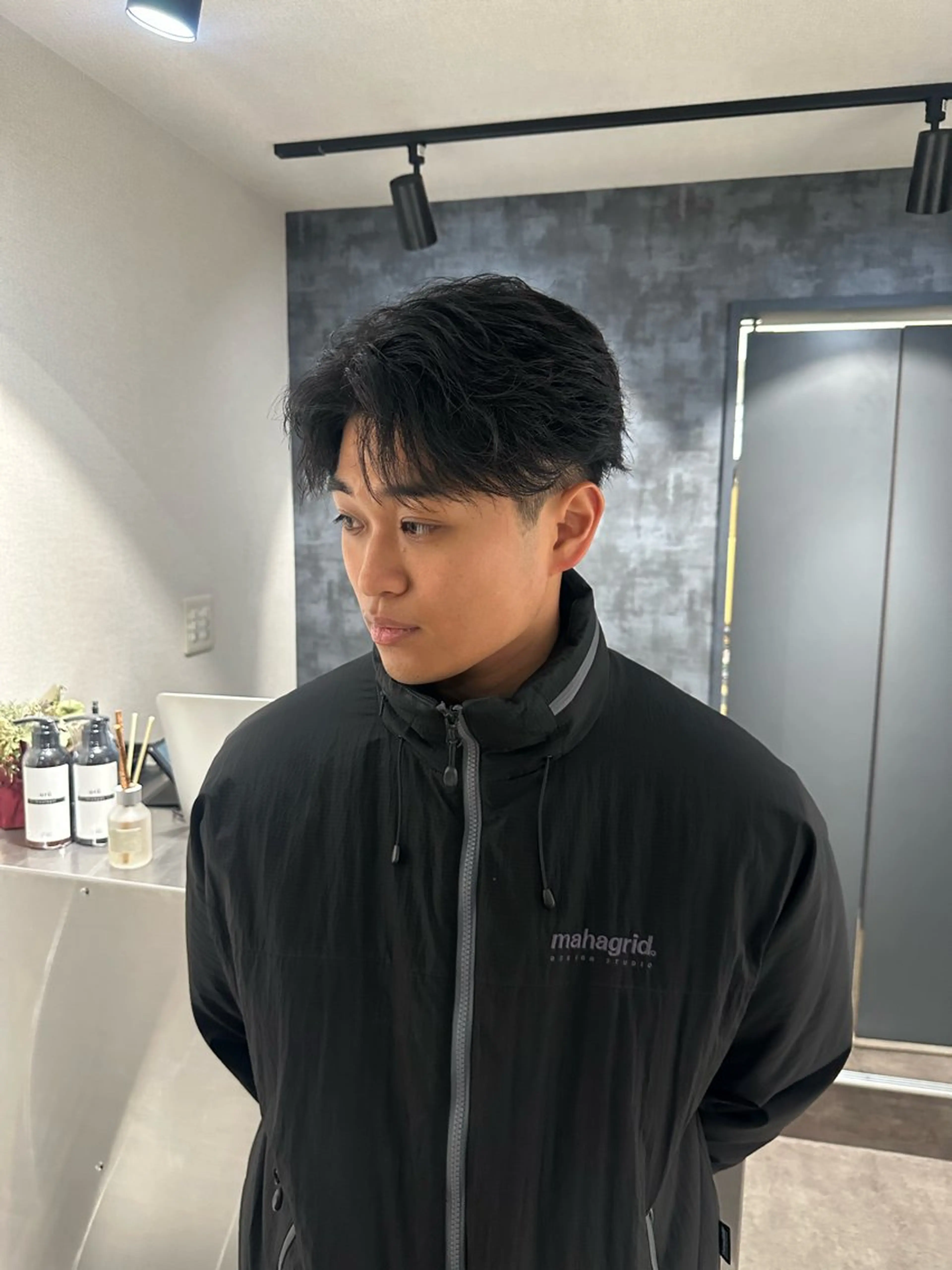 ミディアム パーマ メンズ SALOWIN 原宿 iori所属・🌟原宿指名No.1 センターパート⭐️のヘアスタイル