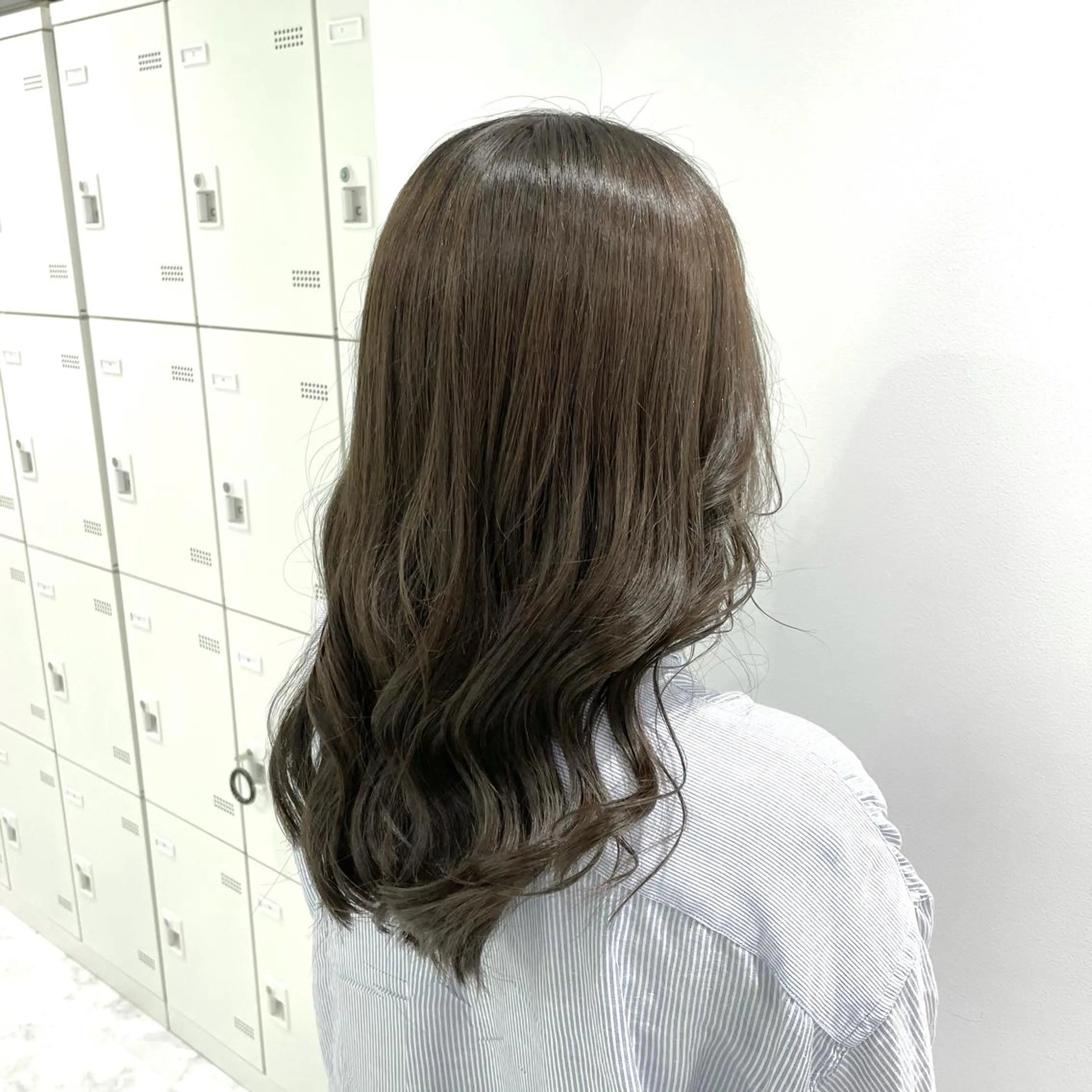 セミロング カラー ヘアアレンジ カット ヘアカラー トリートメント ヘッドスパ ヘアセット ☁️縮毛矯正✖️ 透明感☁️りくのヘアスタイル